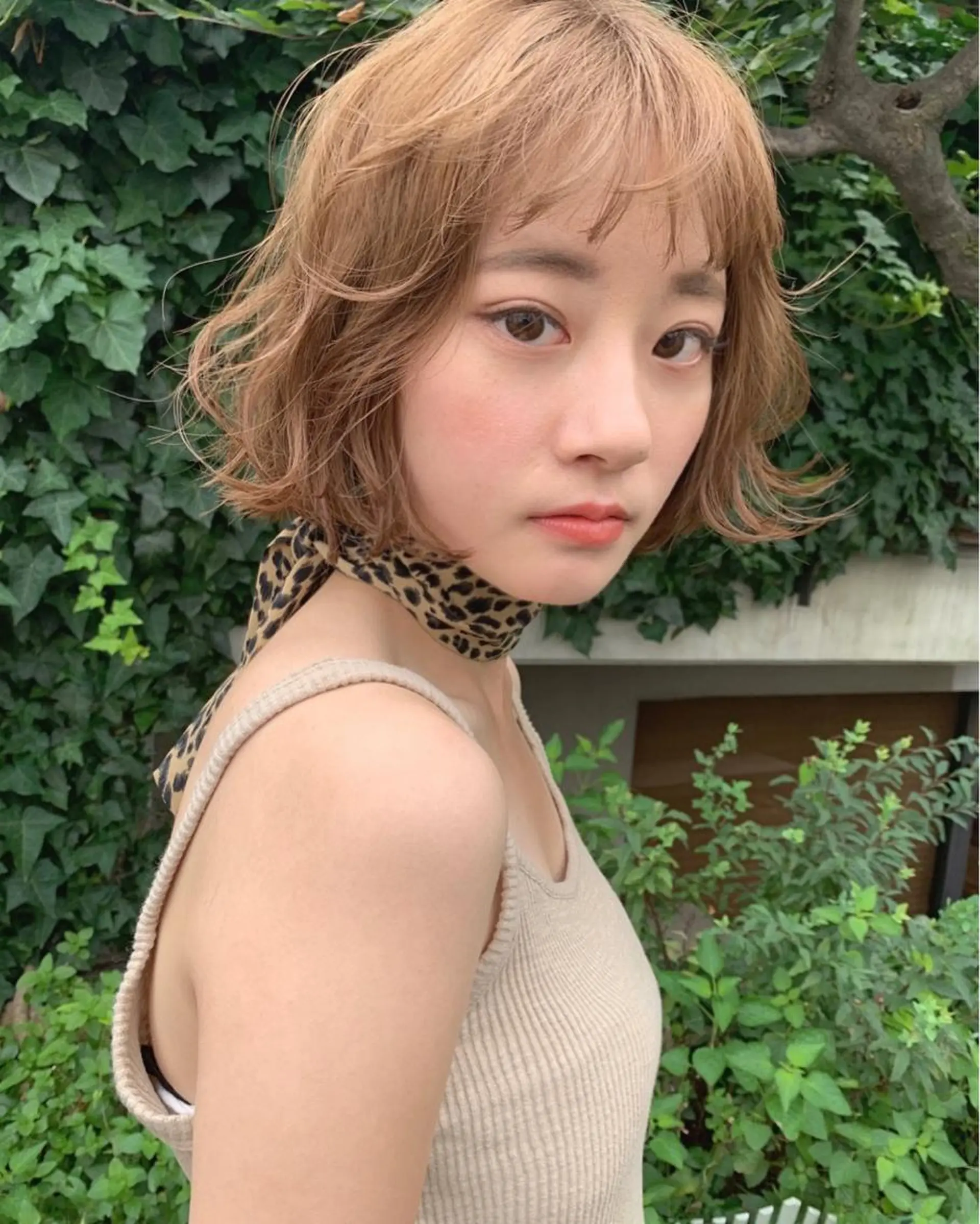 ショート カラー ベージュカラー ミルクティーベージュ ヘアカラー トリートメント No1韓国風レイヤー &カチモリ✨ /サキのヘアスタイル