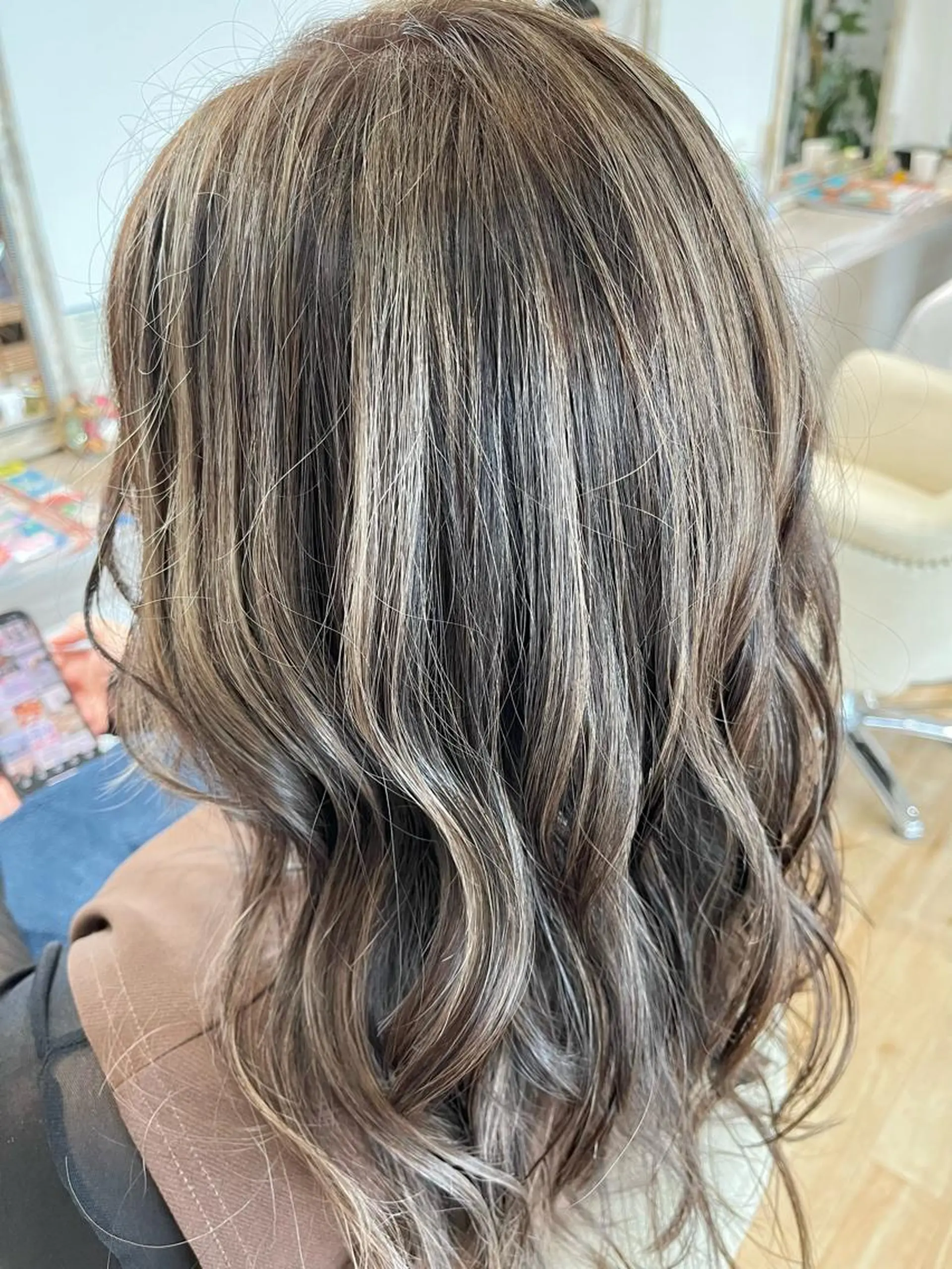 ロング カラー グレージュ Atelier所属・Atelier 大内のヘアスタイル