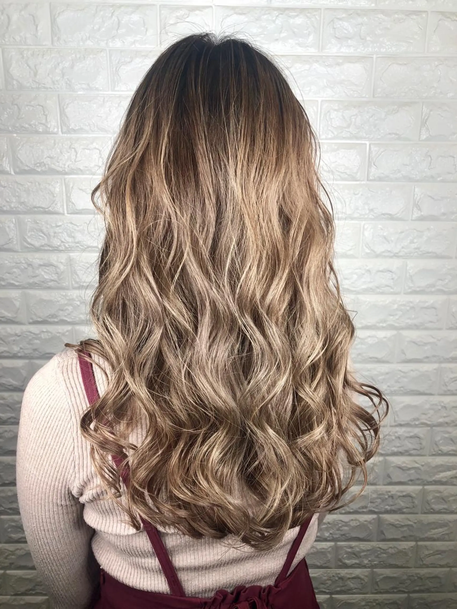 セミロング カラー アッシュ ベージュカラー 西本 夏美のヘアスタイル