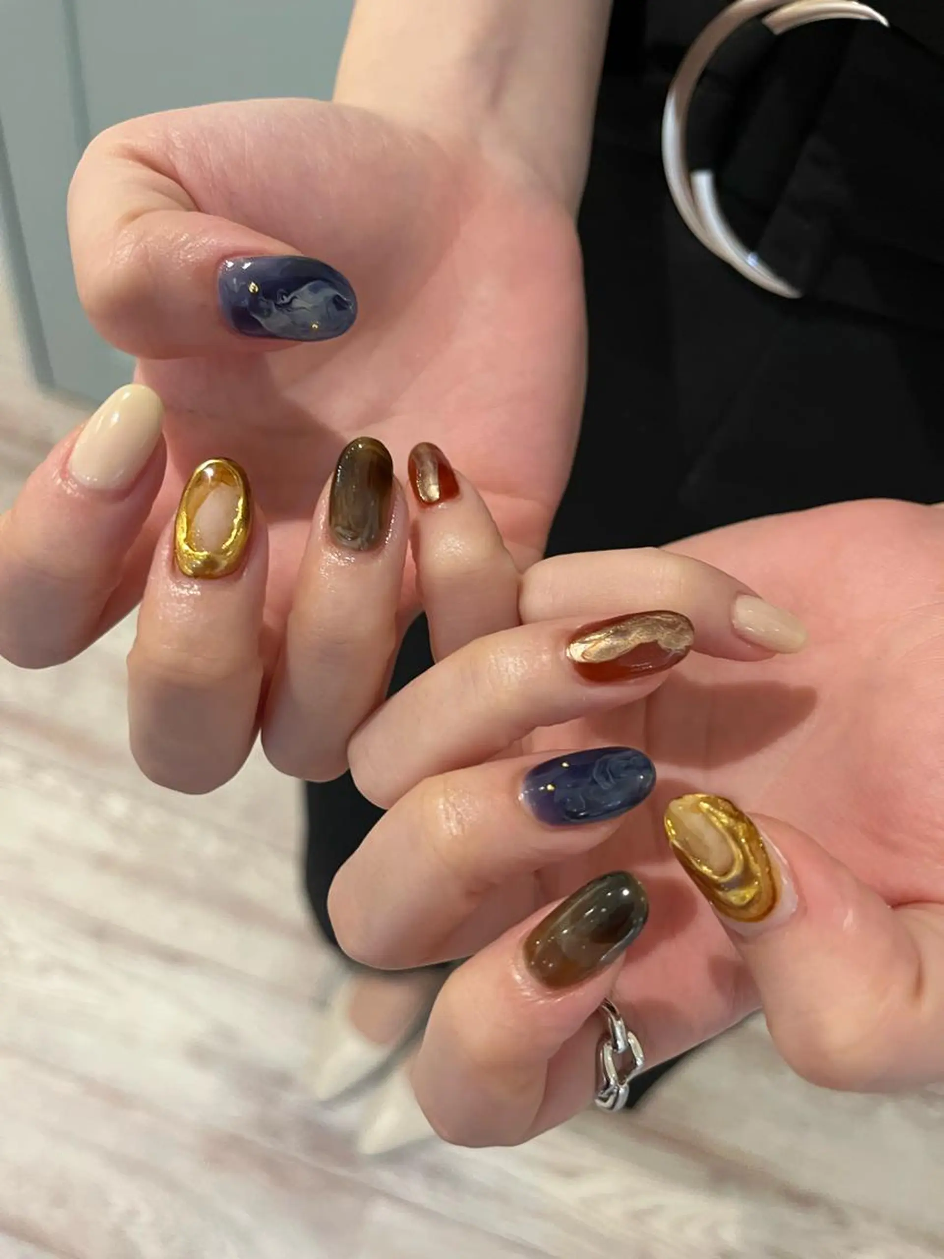 ネイル ハンドネイル une／YUKINA 🫧大人nuanceのネイルデザイン