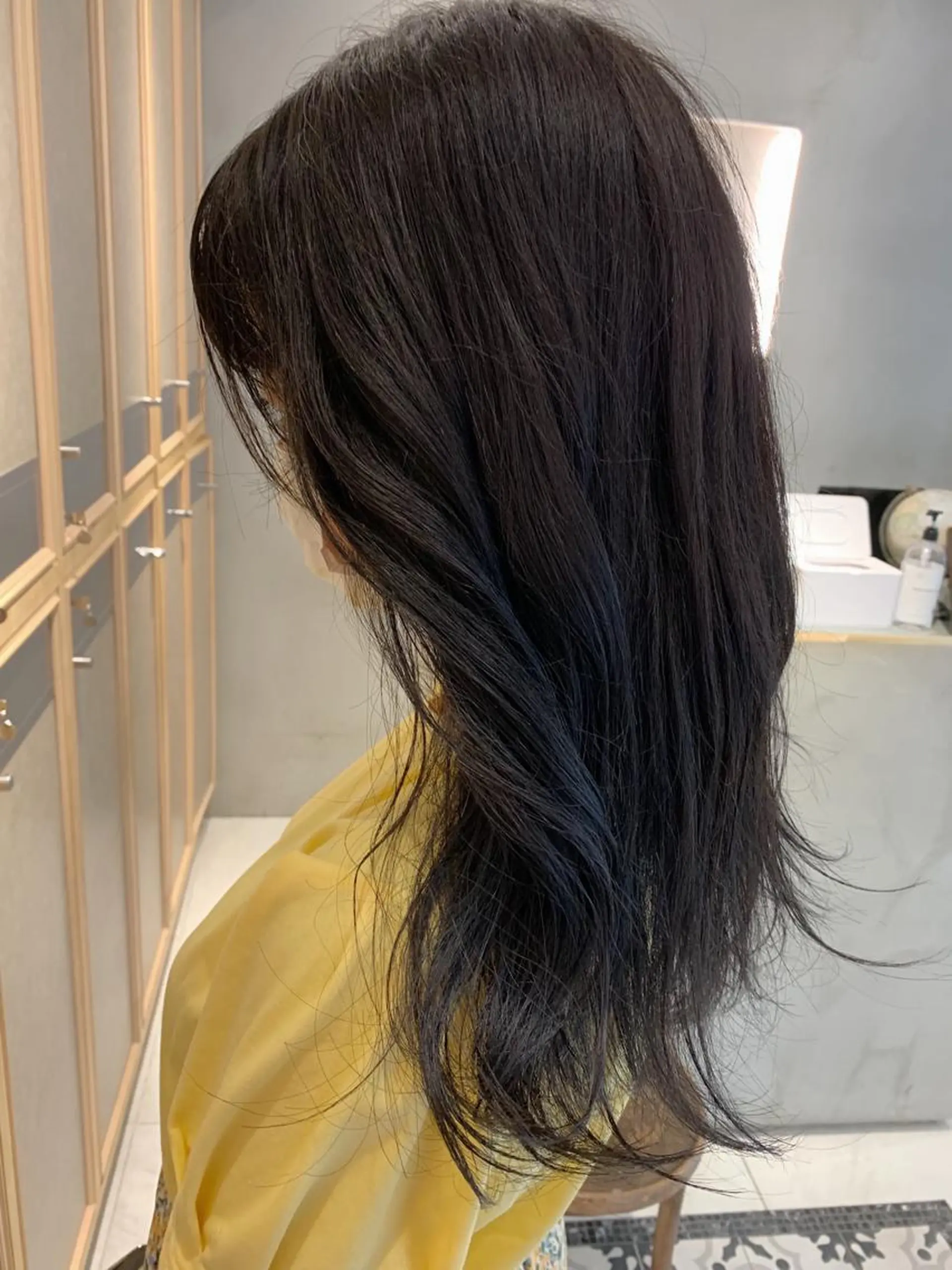 セミロング カラー グレージュ チバ タクミのヘアスタイル