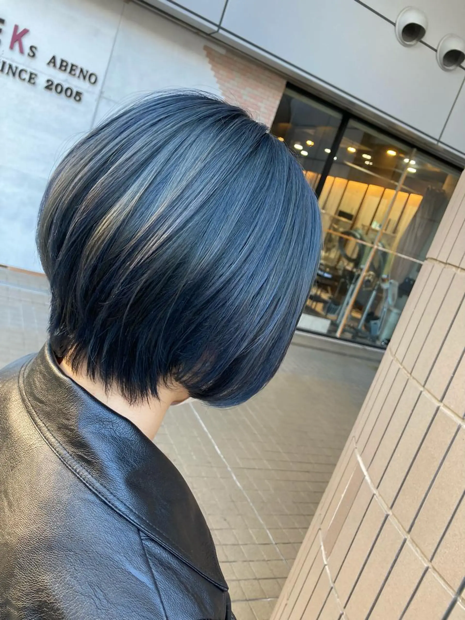 ショート カラー ショートボブ ブルーカラー シルバー ボブ ショートヘア カット ヘアカラー トリートメント SHAFT Ieiriのヘアスタイル