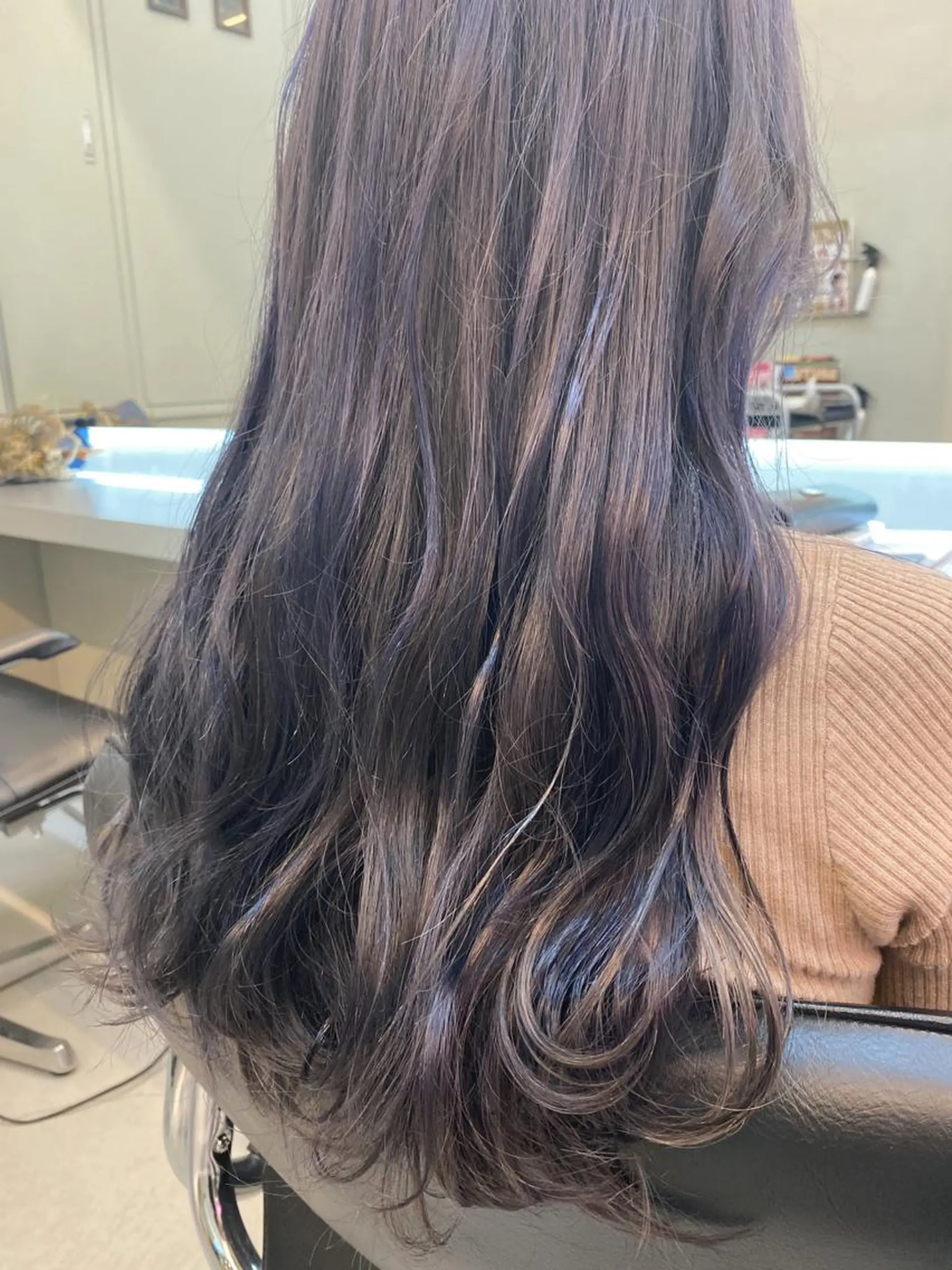 ロング カラー 岡野 静華のヘアスタイル