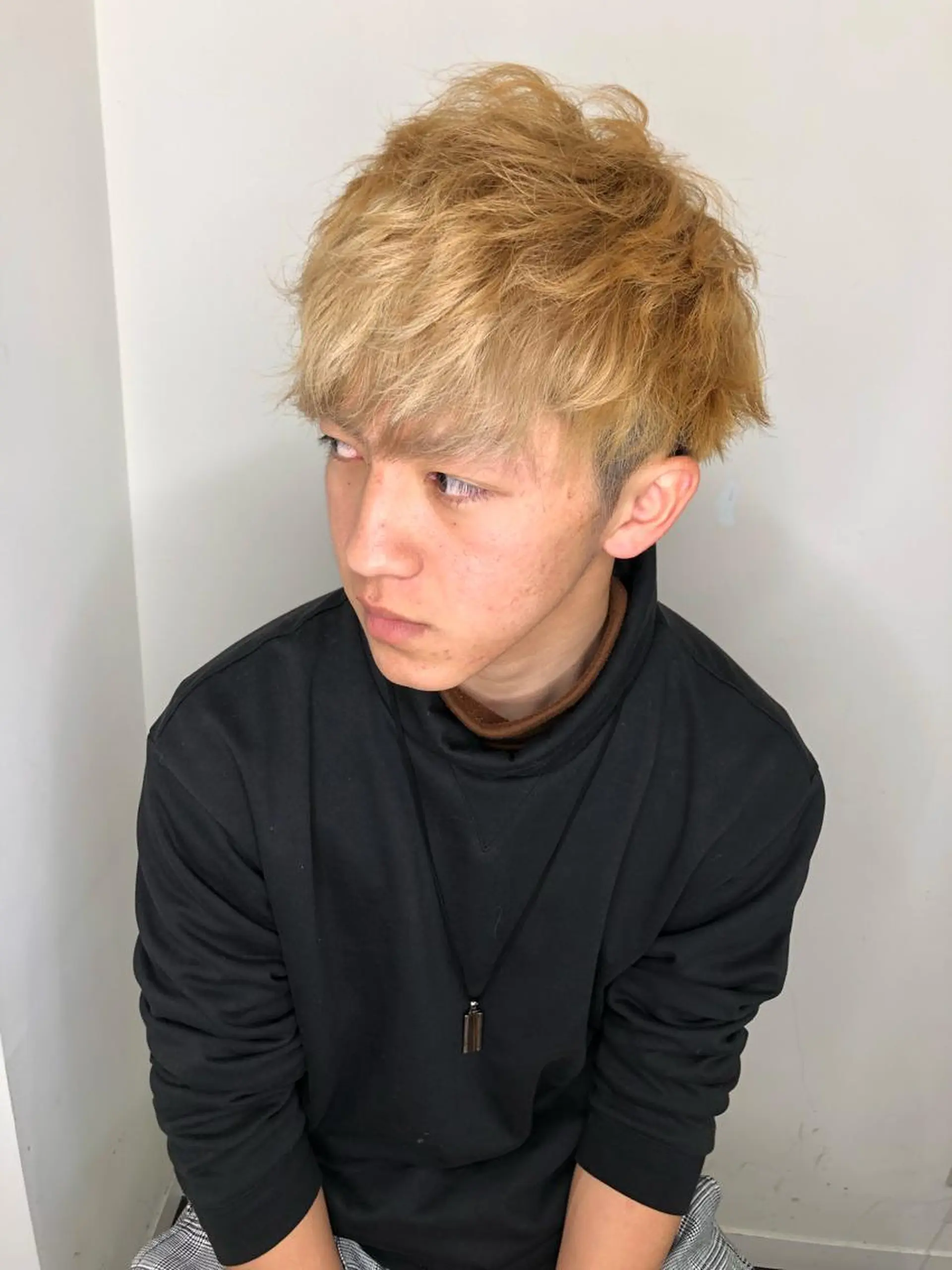 メンズ メンズブリーチ カット ヘアカラー ショートが得意✂️ 藤城建太のヘアスタイル