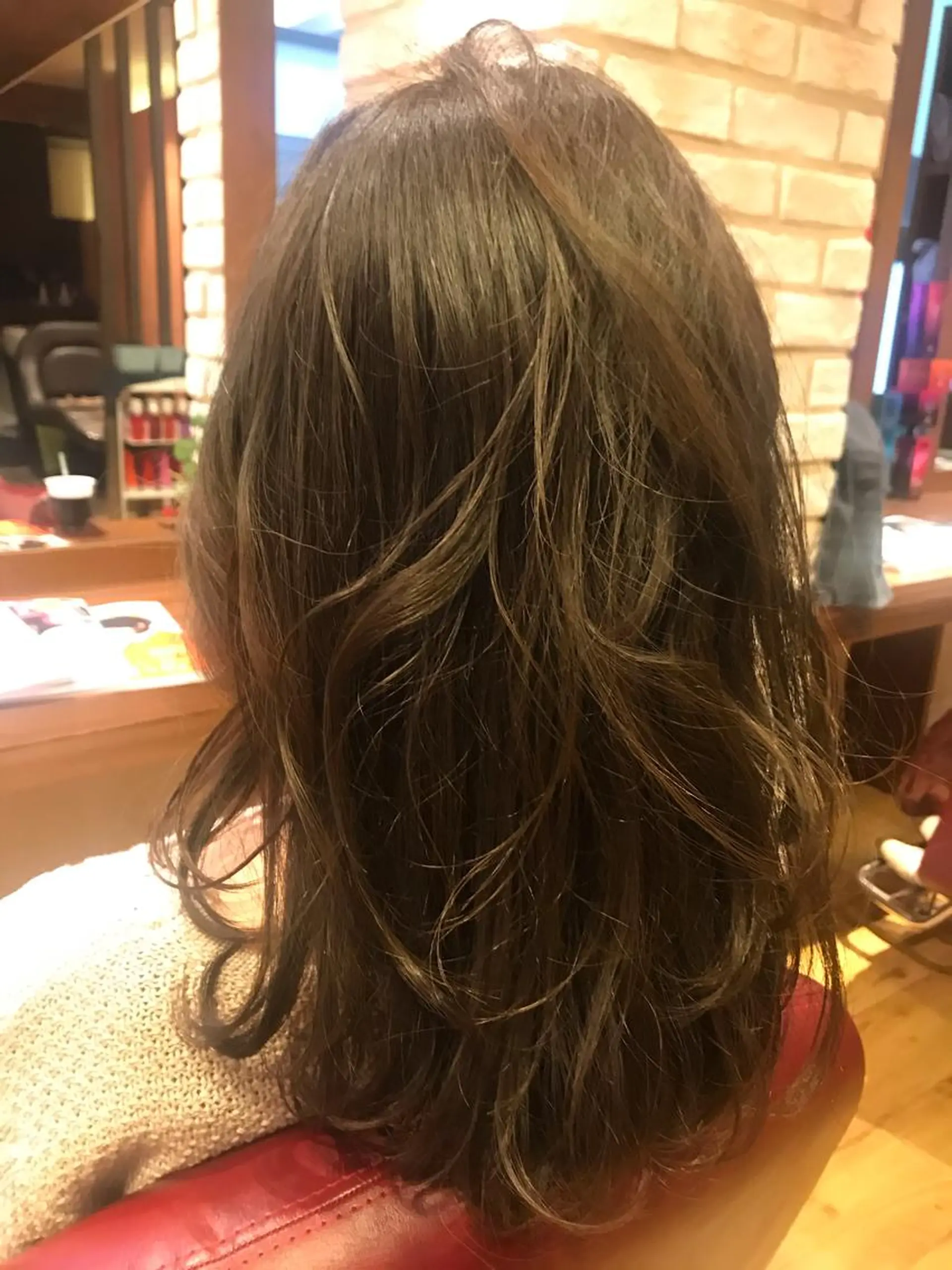 セミロング カラー イルミナカラー いのうえ みわこのヘアスタイル