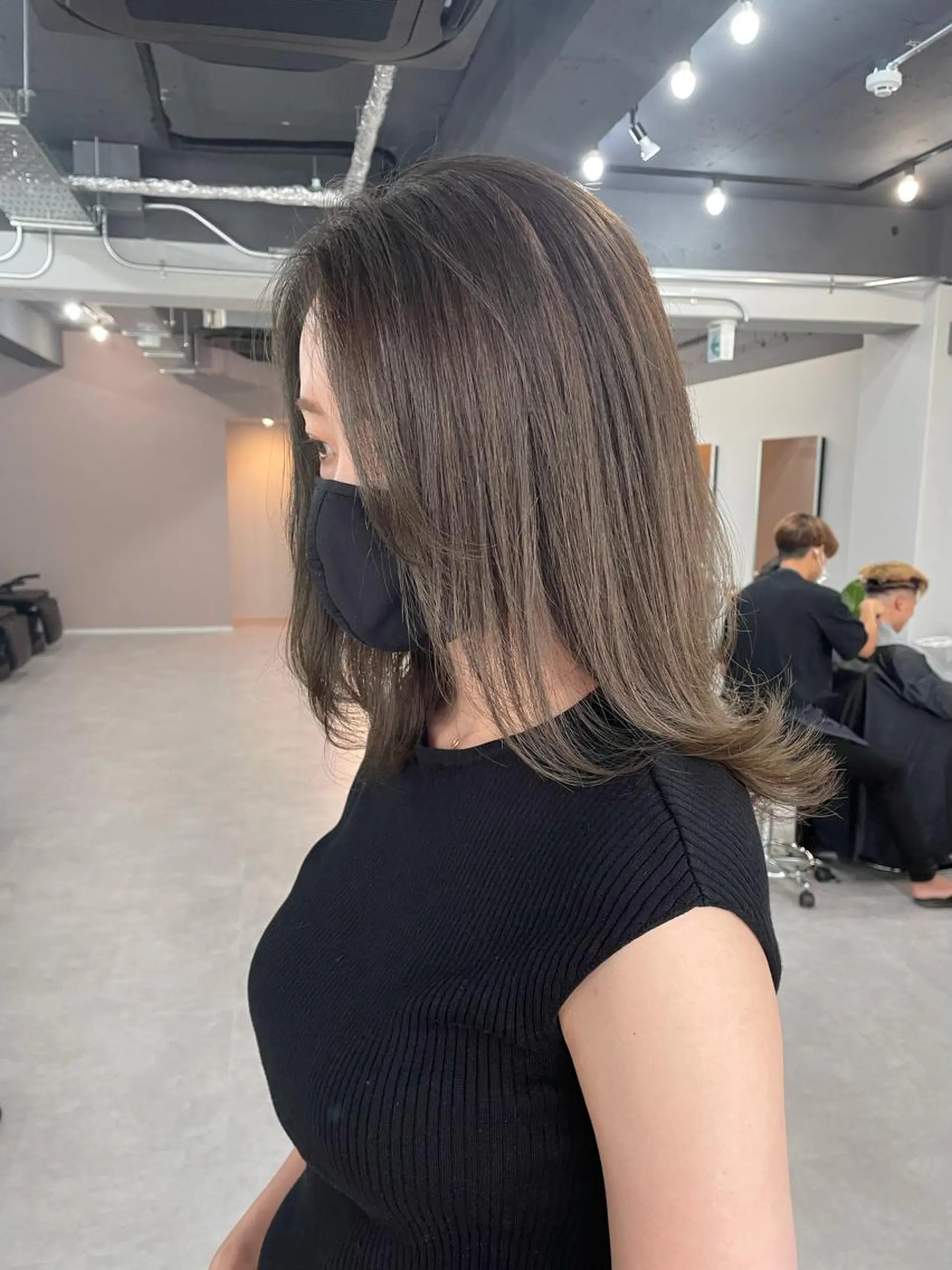 ショート カラー グレージュ カット ヘアカラー トリートメント 西村あきや トレンド韓国ヘアのヘアスタイル