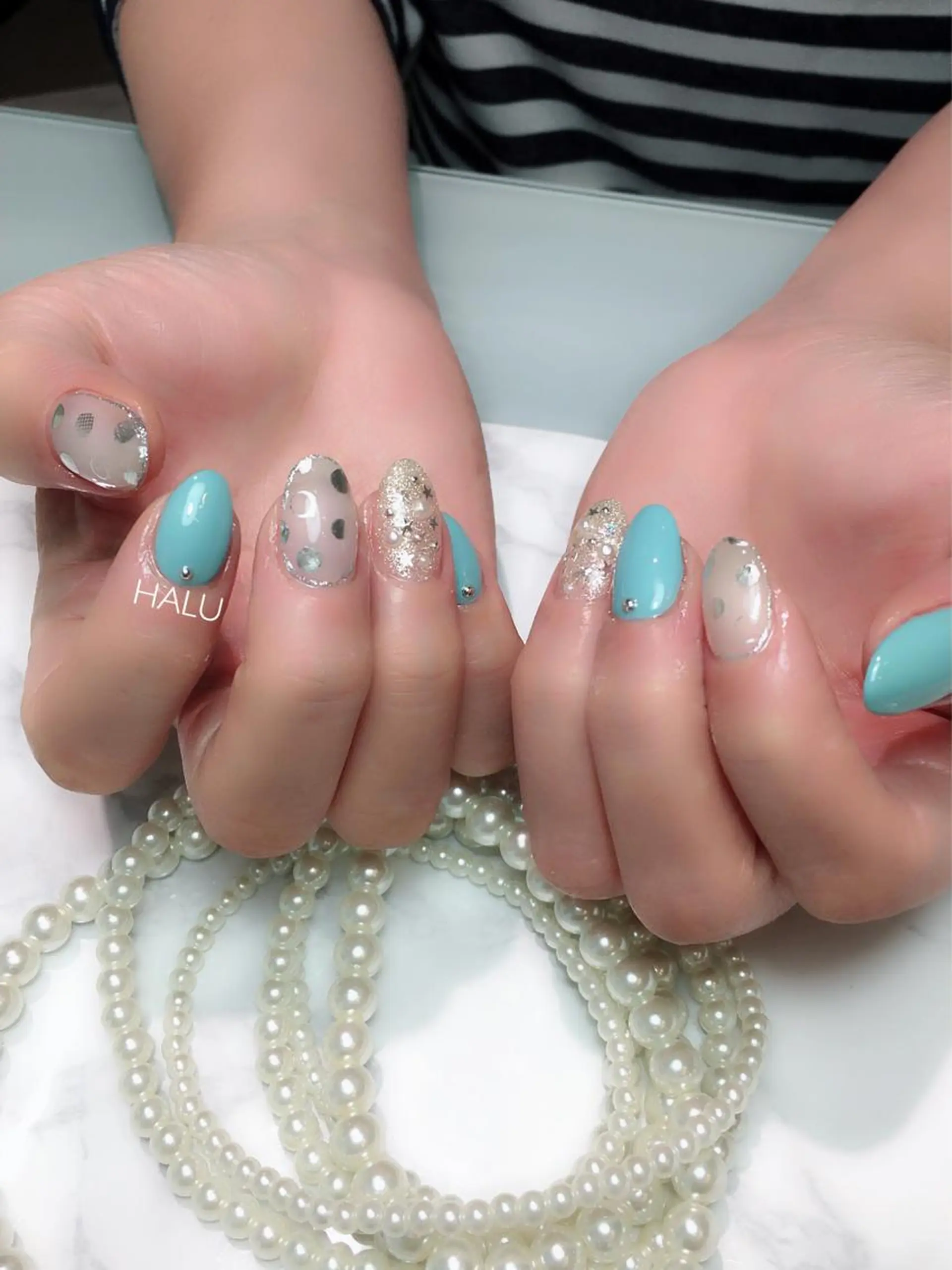 ネイル ブルー ドット キラキラネイル シルバー HALU ハルのネイルデザイン