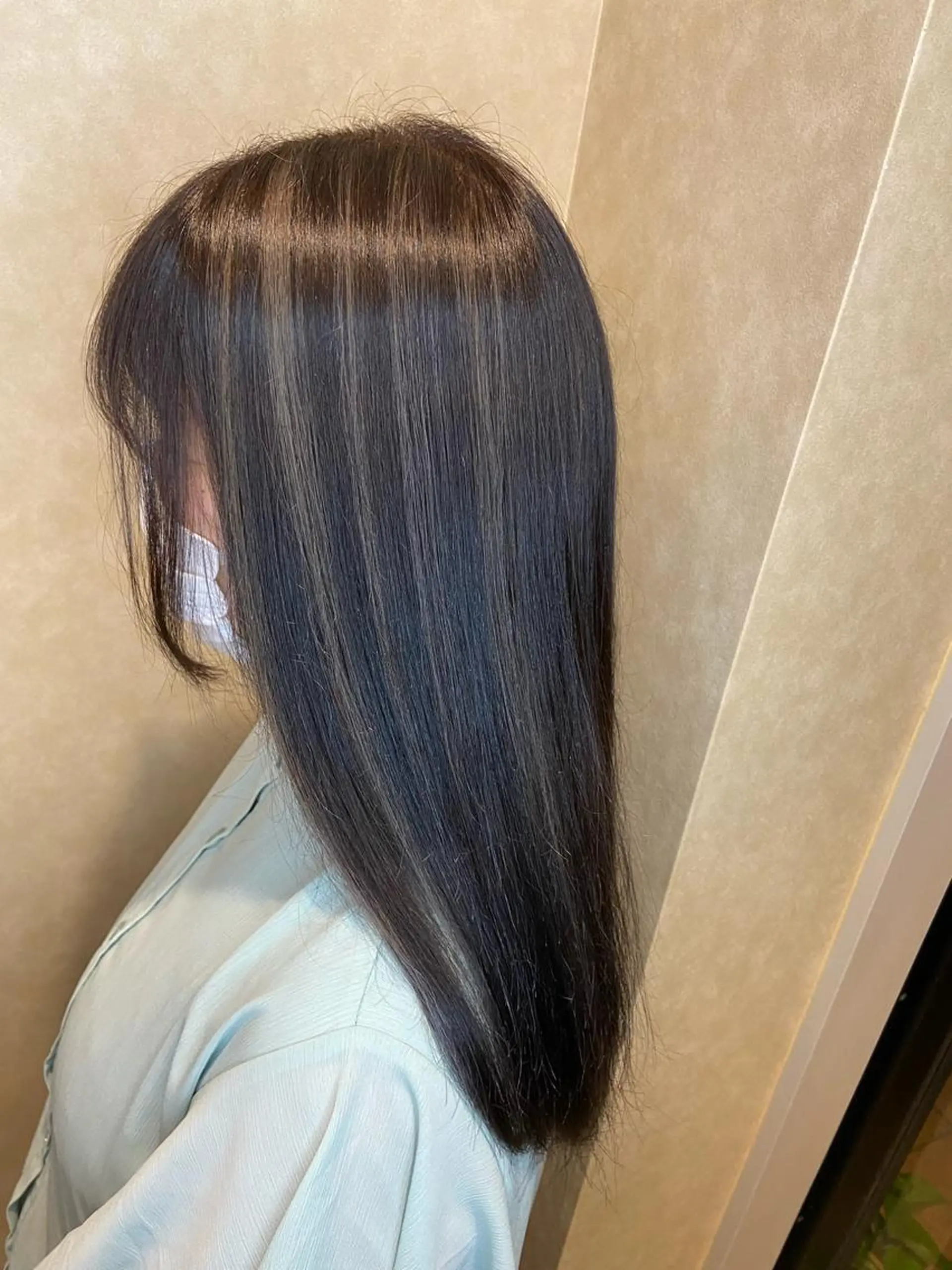 セミロング カラー ヘアカラー 小林 亜紀のヘアスタイル