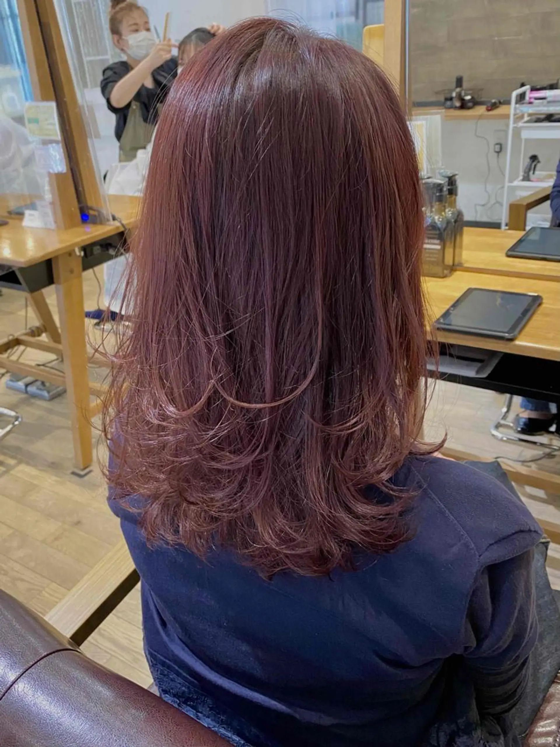 ミディアム カラー ミストバング デザインカラー イヤリングカラー  フェイスフレーミング ハイライトカラー 前田 裕介のヘアスタイル