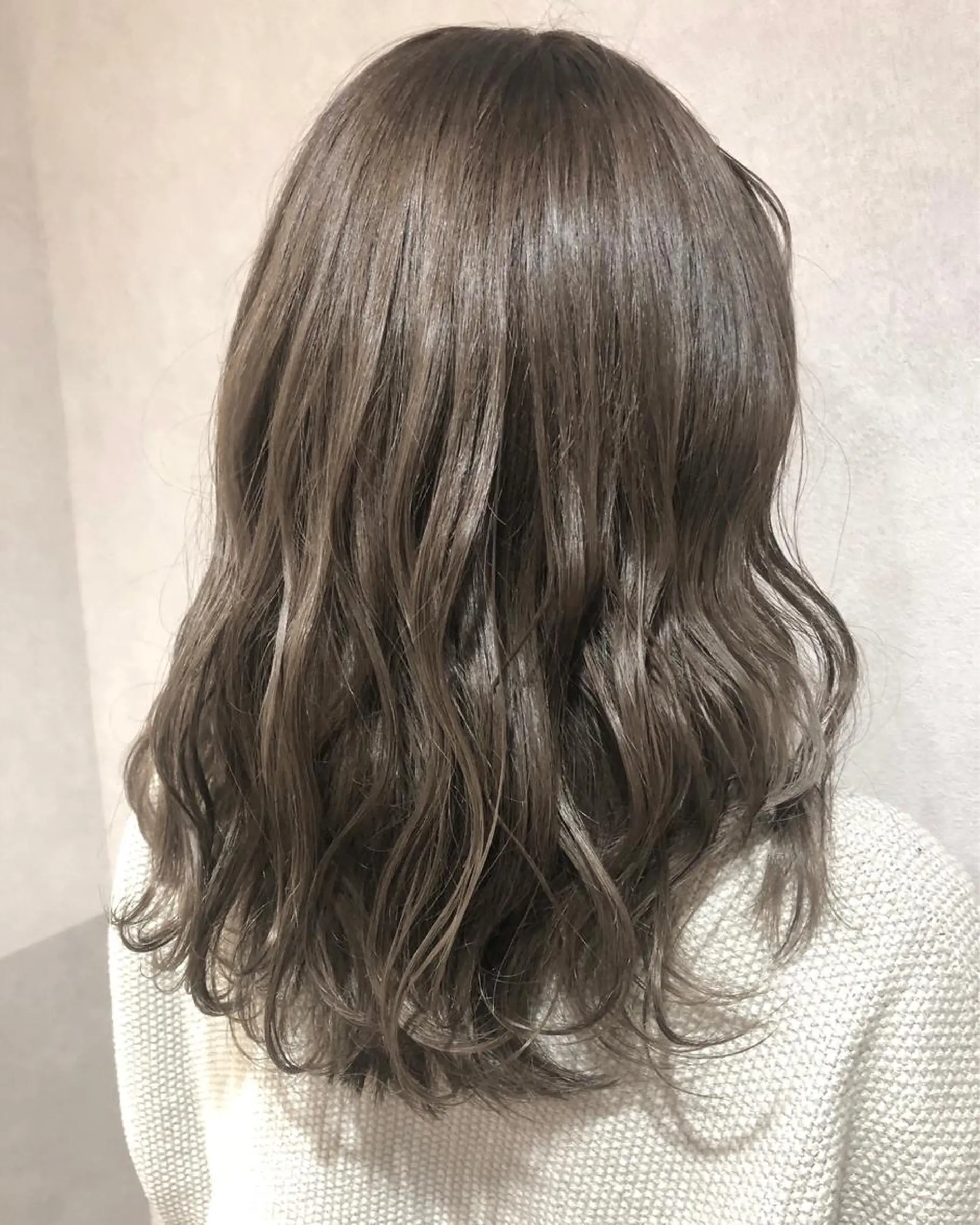 ミディアム カラー アッシュ 透明感カラー イルミナカラー monami 鈴木 茉由奈のヘアスタイル