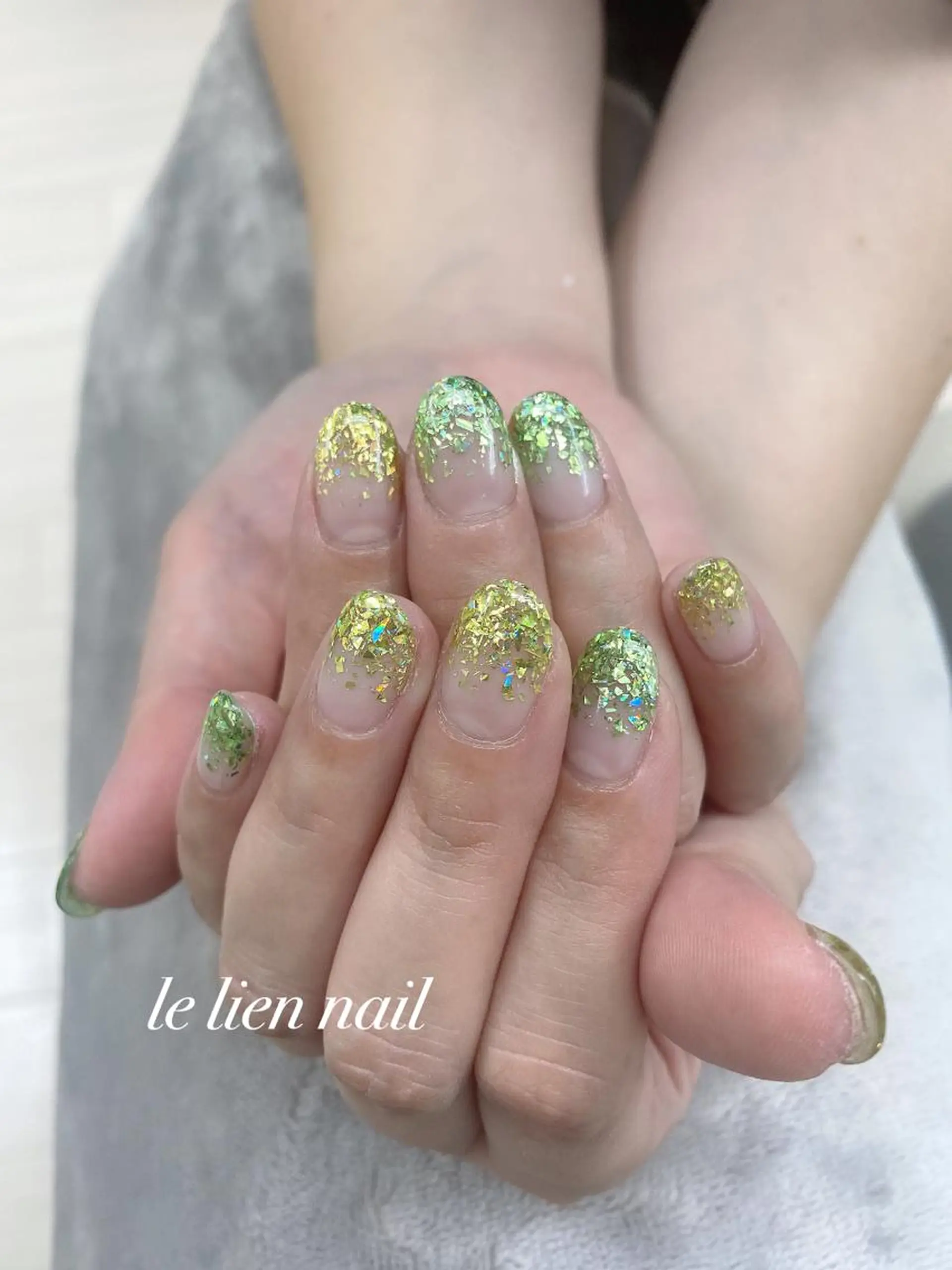 ネイル グラデーション グリーン ラメ(グリッター) ラメグラデーション 黄色 le lien nailのネイルデザイン
