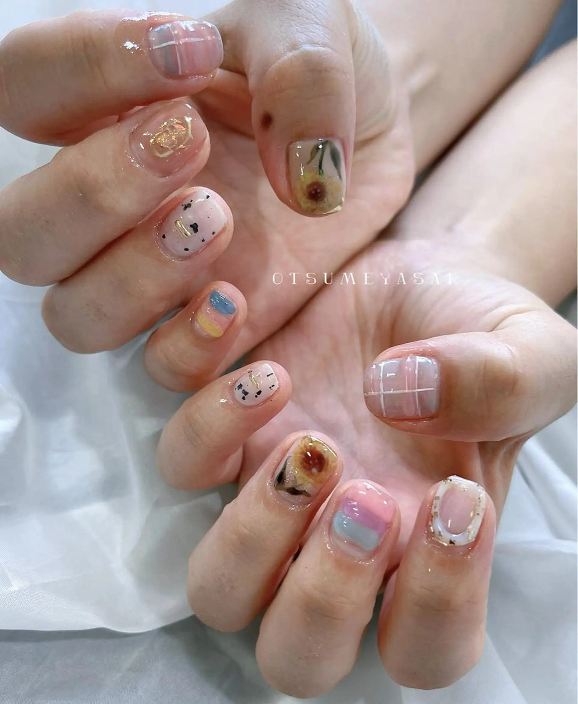 ネイル オーロラネイル ゴールド 韓国ネイル ラメ(グリッター) ニュアンスネイル わたなべ ちかのネイルデザイン