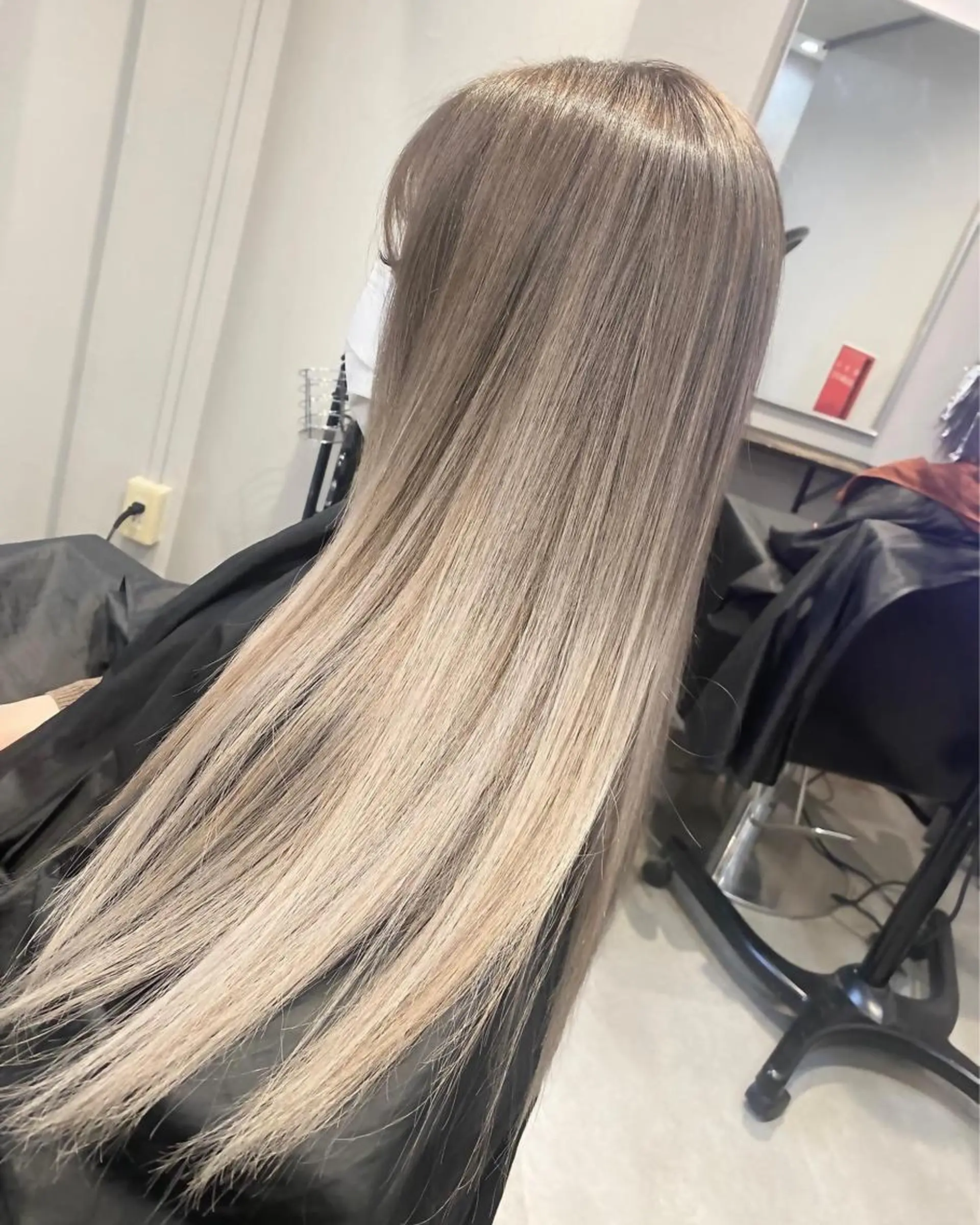 ロング カラー ヘアアレンジ ネイル マツエク・マツパ アイブロウ バレイヤージュ レイヤーカット トリートメント 井上 一平のヘアスタイル