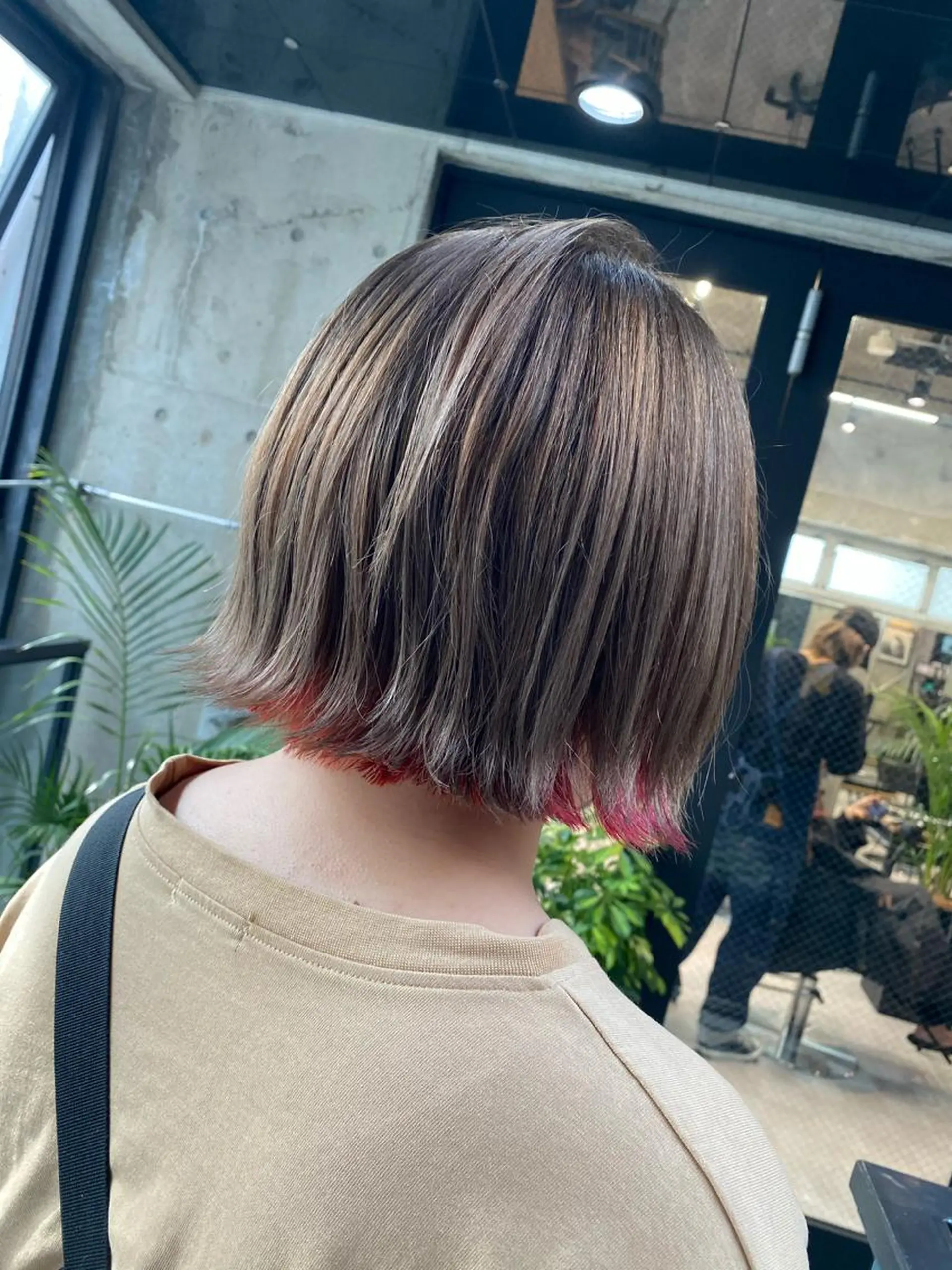 ショート カラー 小坂 麻綾のヘアスタイル