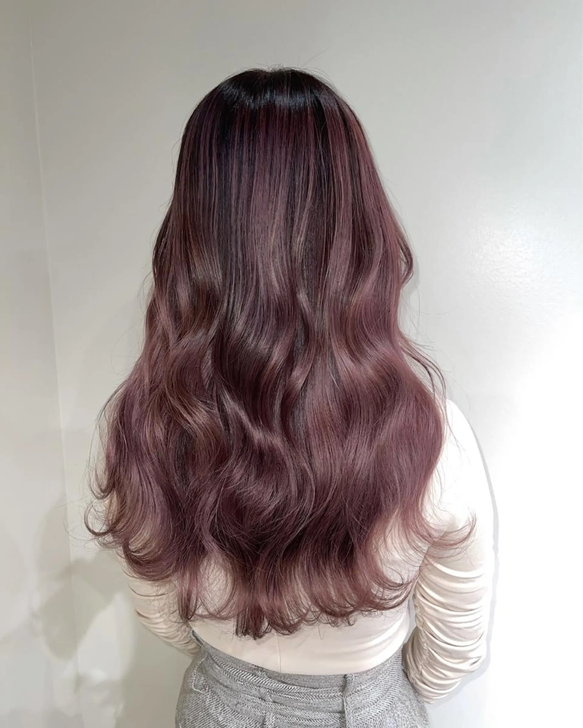 ロング カラー ヘアカラー ムラ修正.ホワイト エクステ🤍アミルのヘアスタイル