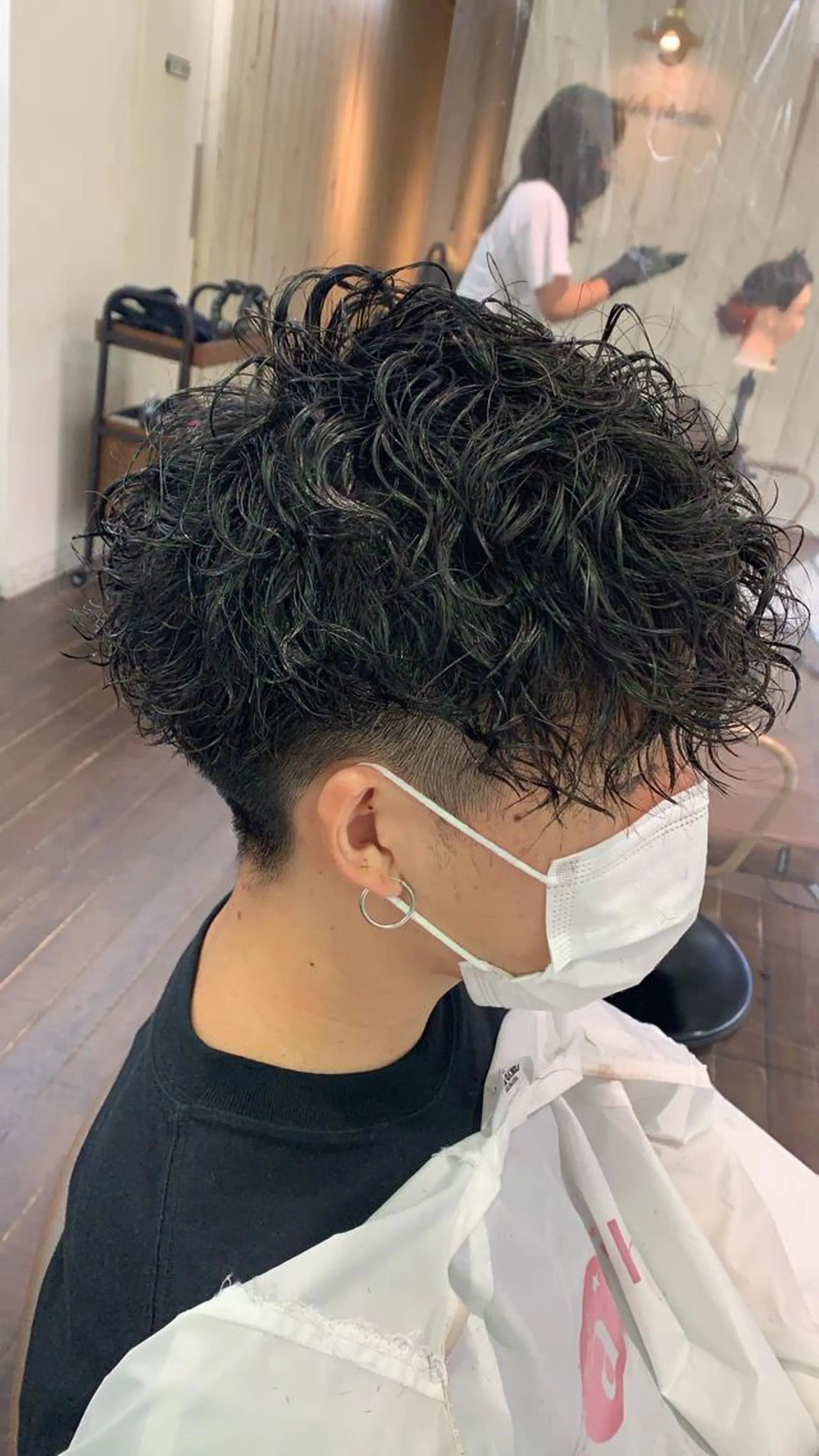 ミディアム パーマ メンズ 三矢 ちなつのヘアスタイル
