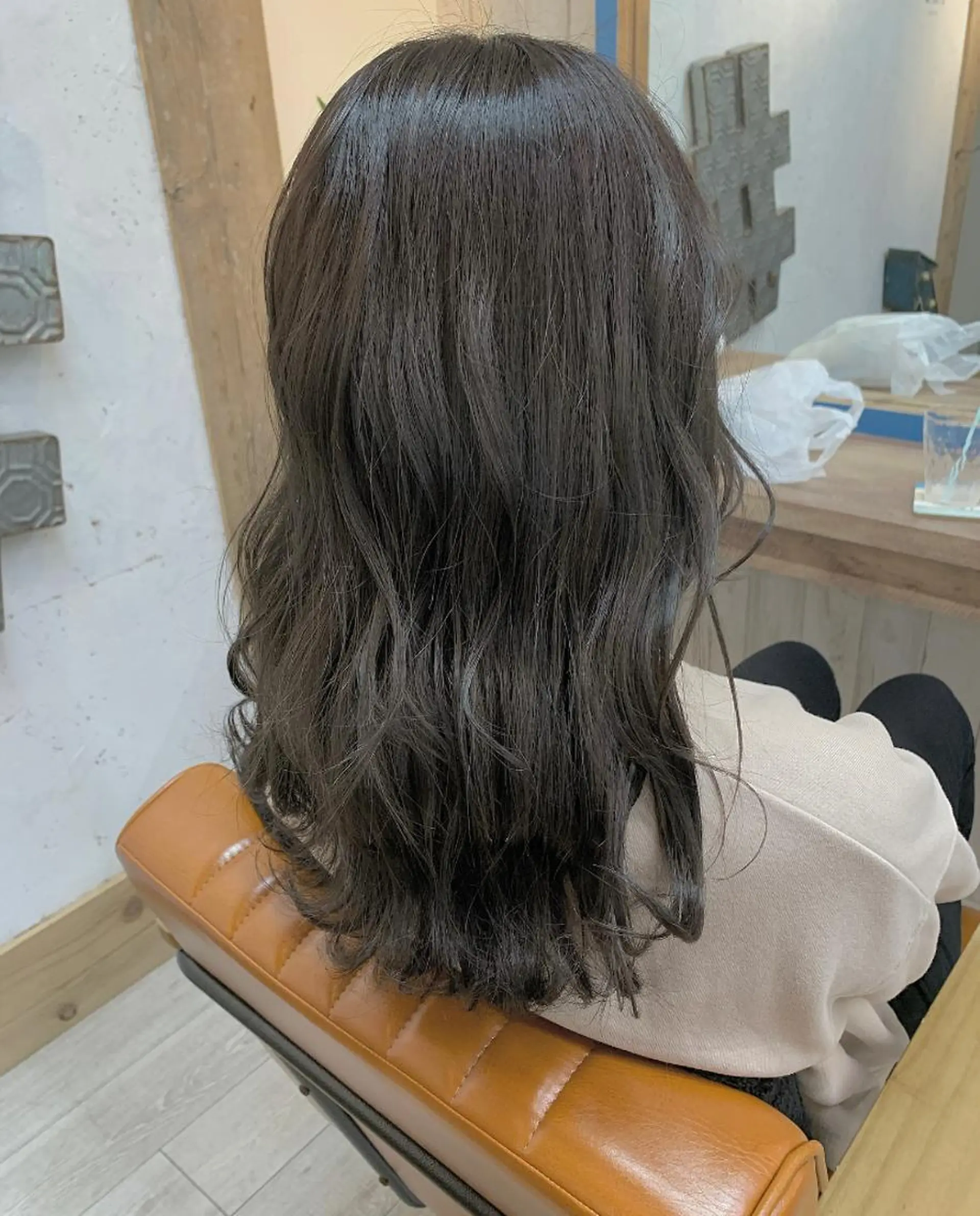 ミディアム カラー ブリーチ 透明感カラー グレージュ ブリーチなしカラー ヘアカラー トリートメント 山本 陸央のヘアスタイル
