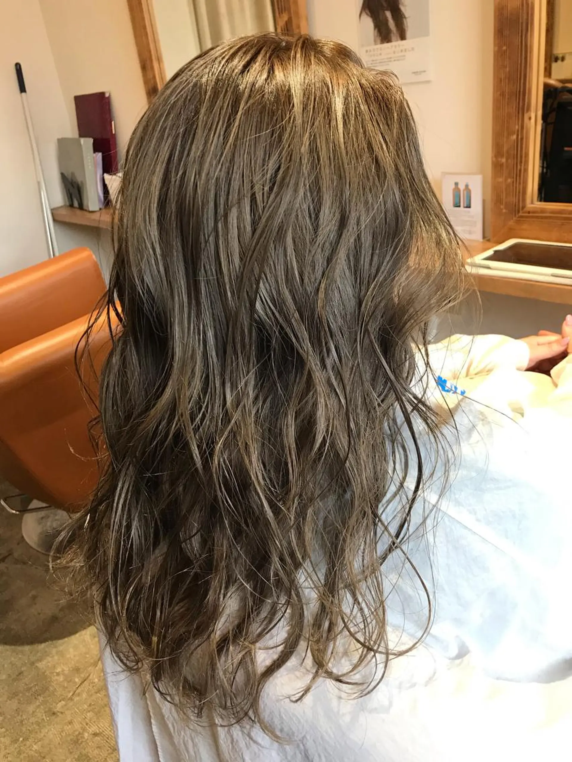 ロング カラー ブリーチ グレージュ 髪質改善×矯正🫧 韓国ヘアasamiのヘアスタイル