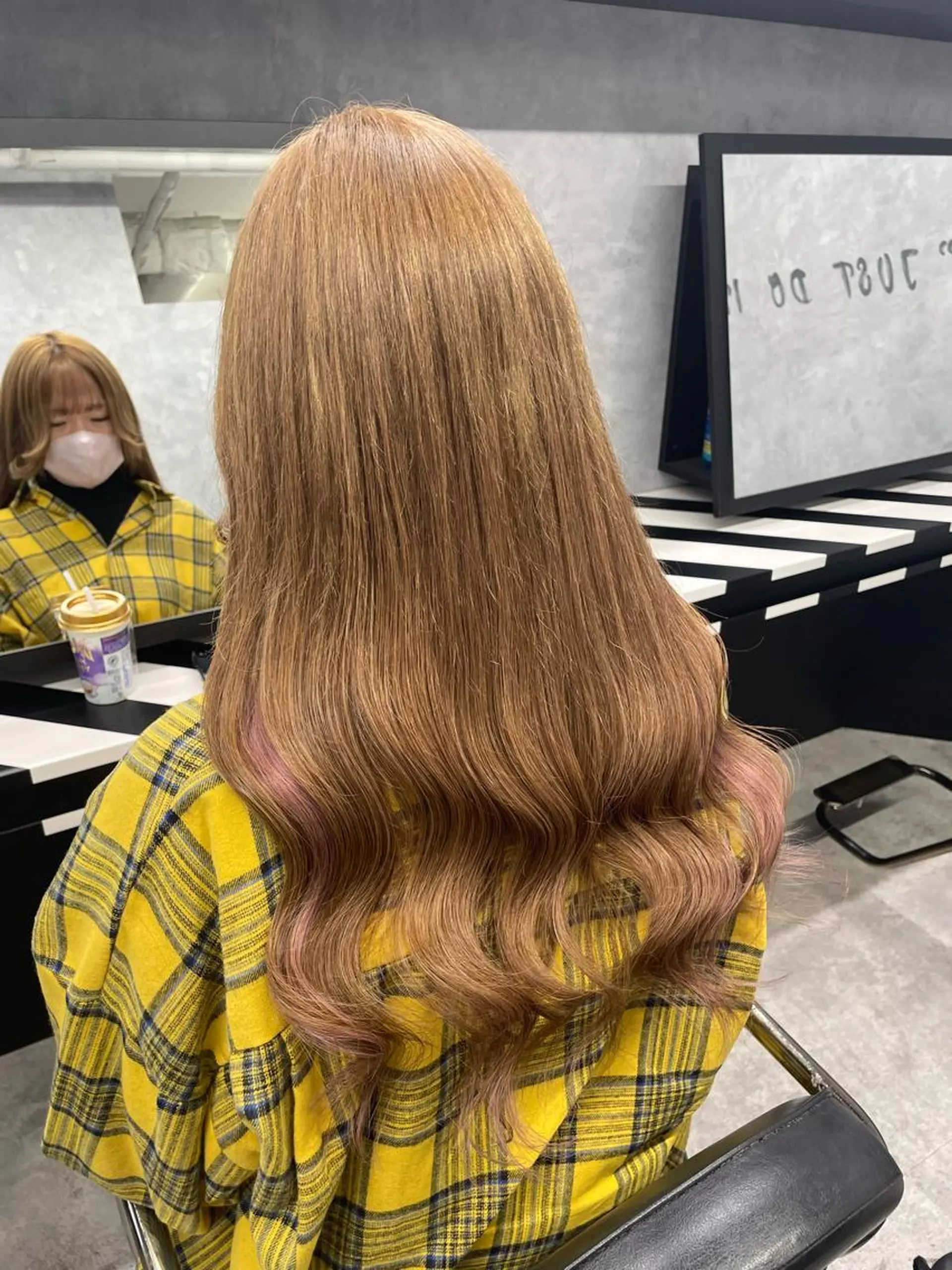 ミディアム Cielro/ダブル カラー/西田咲希のヘアスタイル