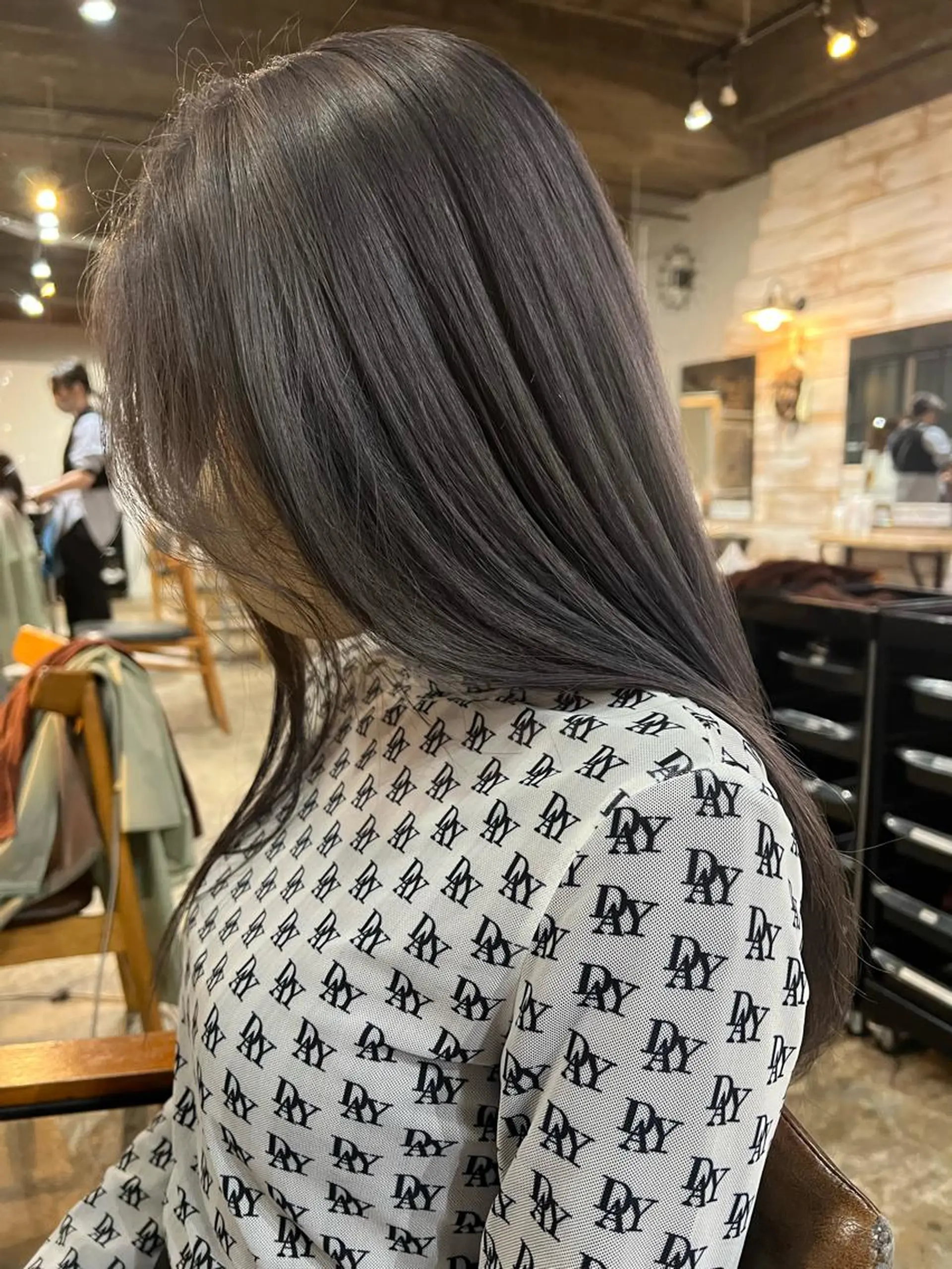 ロング カラー ブリーチ ヘアカラー トリートメント ツキノキ ミナのヘアスタイル