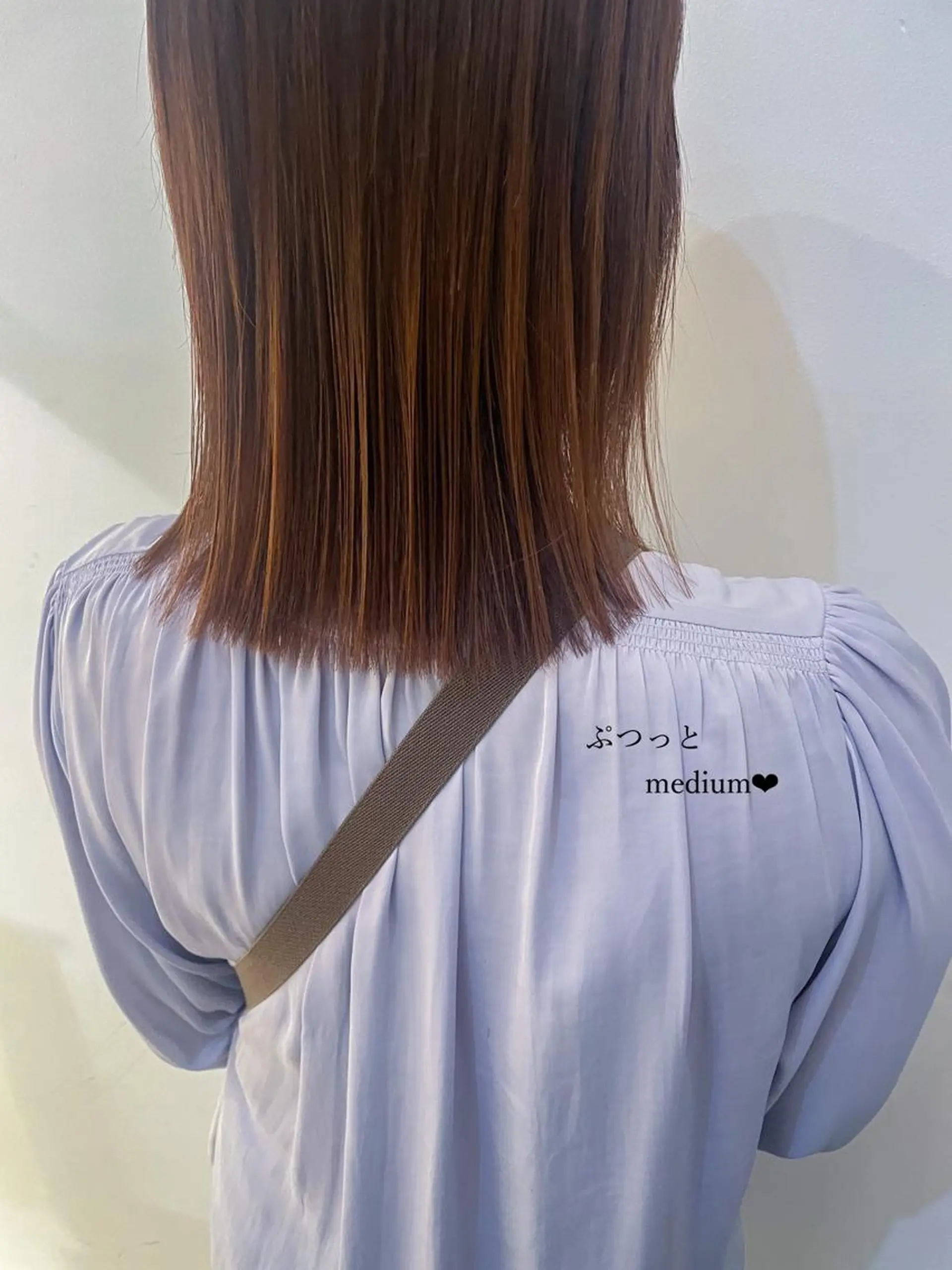 ミディアム 外ハネヘア ボブ ブリーチ/miinaのヘアスタイル