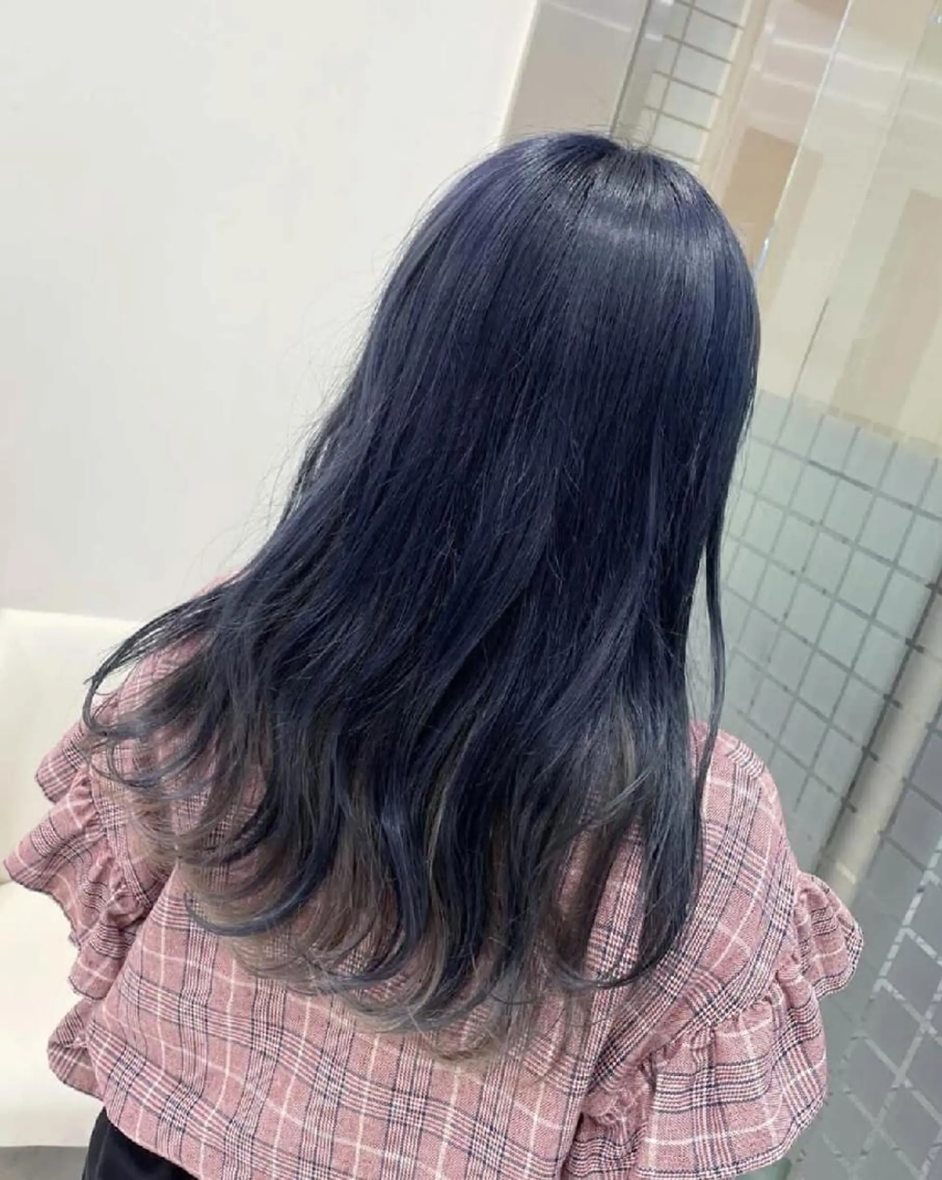 セミロング カラー ブリーチ ブルーカラー インナーカラー ネイビーカラー シルバー あらげ 🌈推しカラー🌈ᵕのヘアスタイル