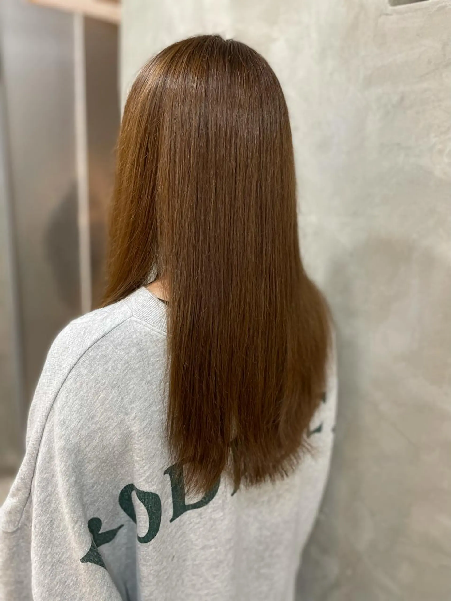 ロング カラー ベージュカラー 岡田 駿也のヘアスタイル