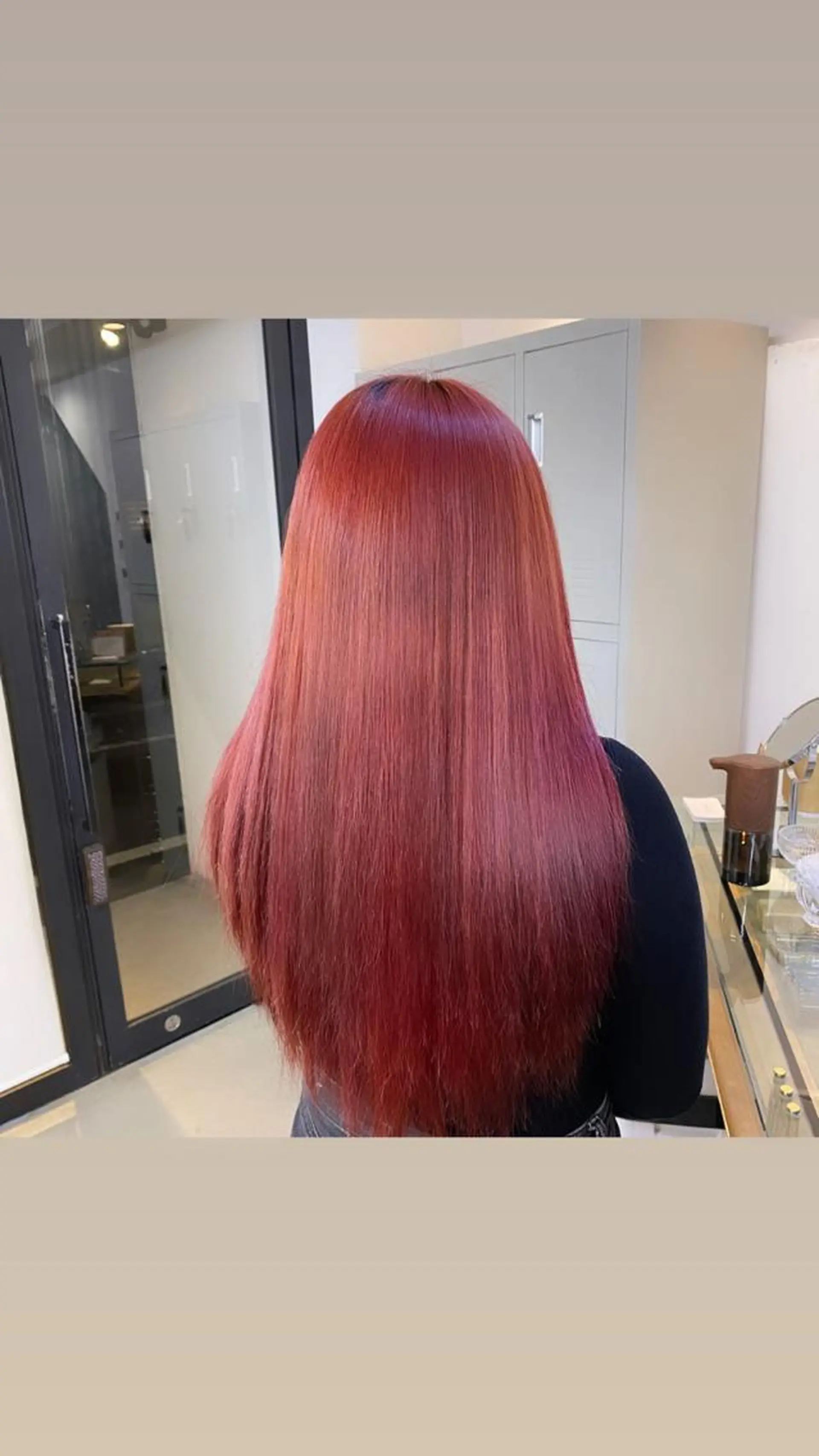 ロング カラー パーマ ヘアアレンジ メンズ キッズ ネイル マツエク・マツパ アイブロウ 赤色 暖色系/透明感 治野心のヘアスタイル