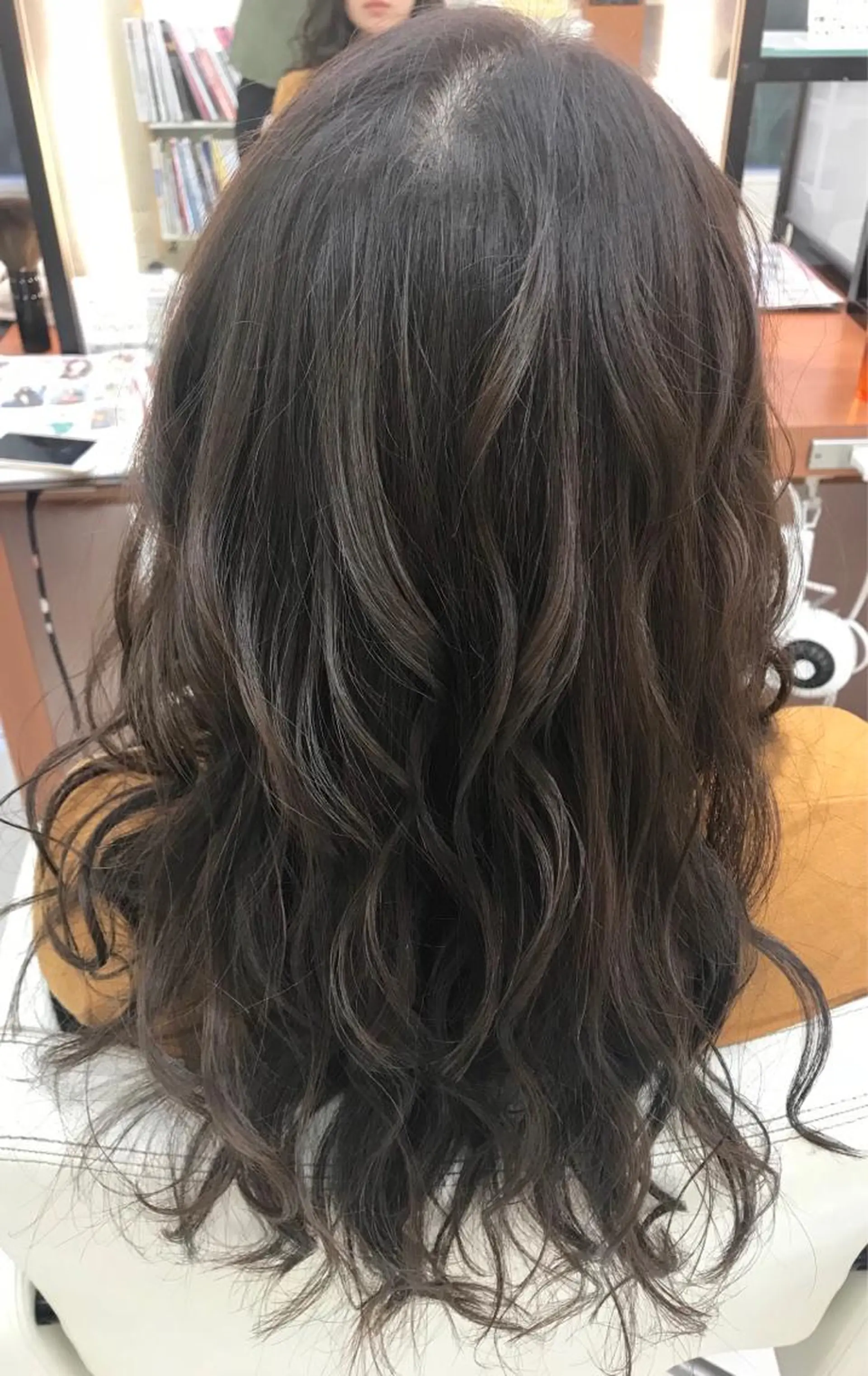 ロング カラー グレージュ カット パーマ 奈良崎 和弘のヘアスタイル