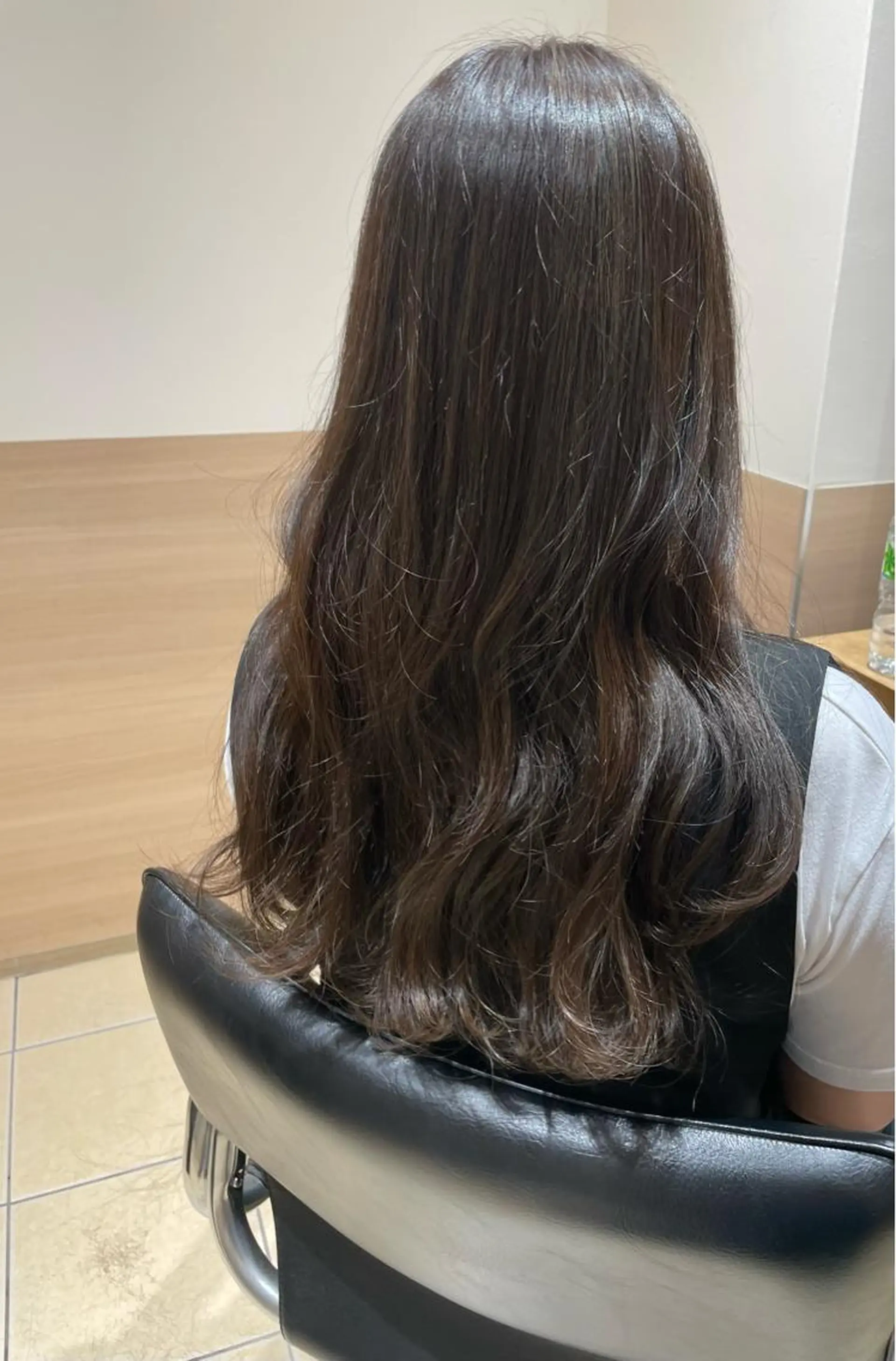 ロング カラー ブラウンカラー ケアカラー ハイライトカラー ナチュラルブラウン ピンクカラー 天野 瑠真のヘアスタイル