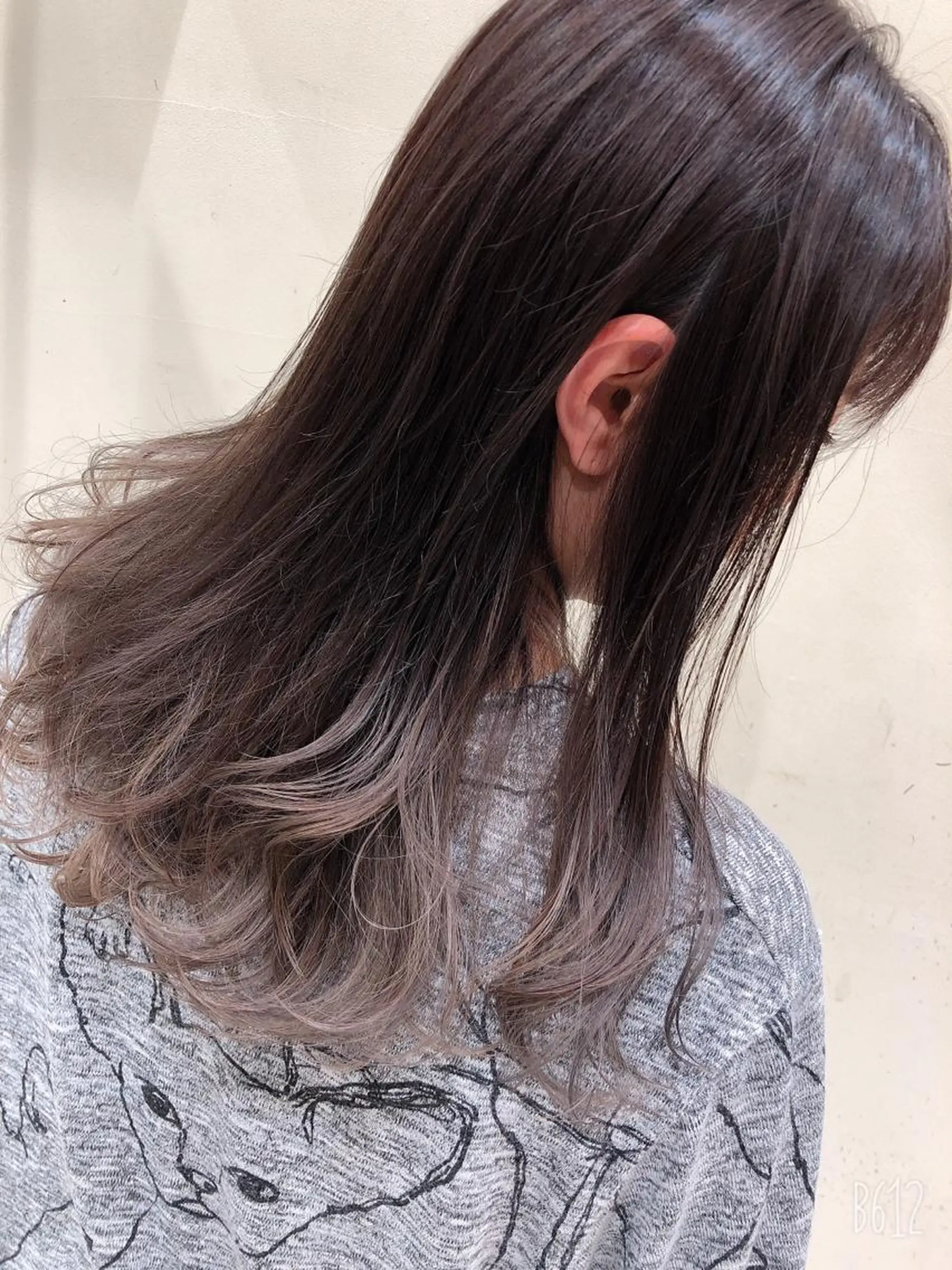 カラー ブリーチ グレージュ 安藤 明日翔のヘアスタイル