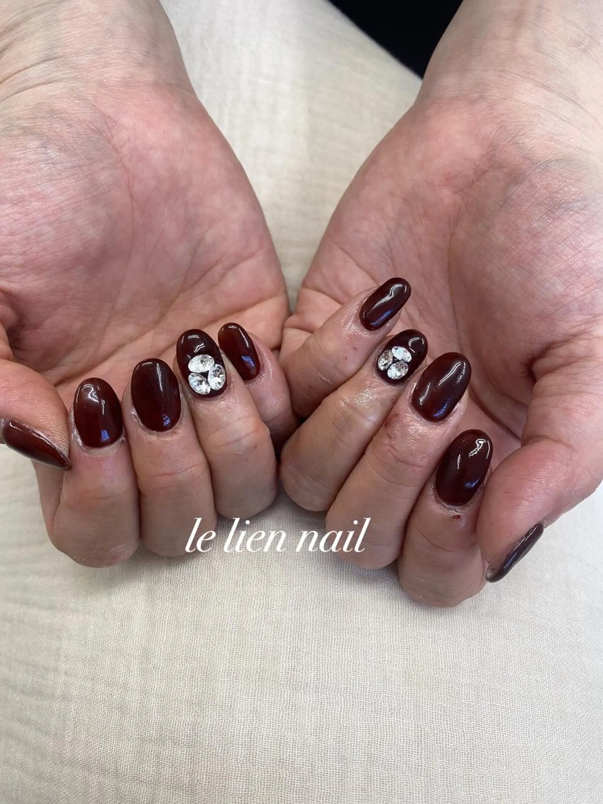 ネイル ブラウン キラキラネイル ワンカラーネイル ストーンネイル le lien nailのネイルデザイン