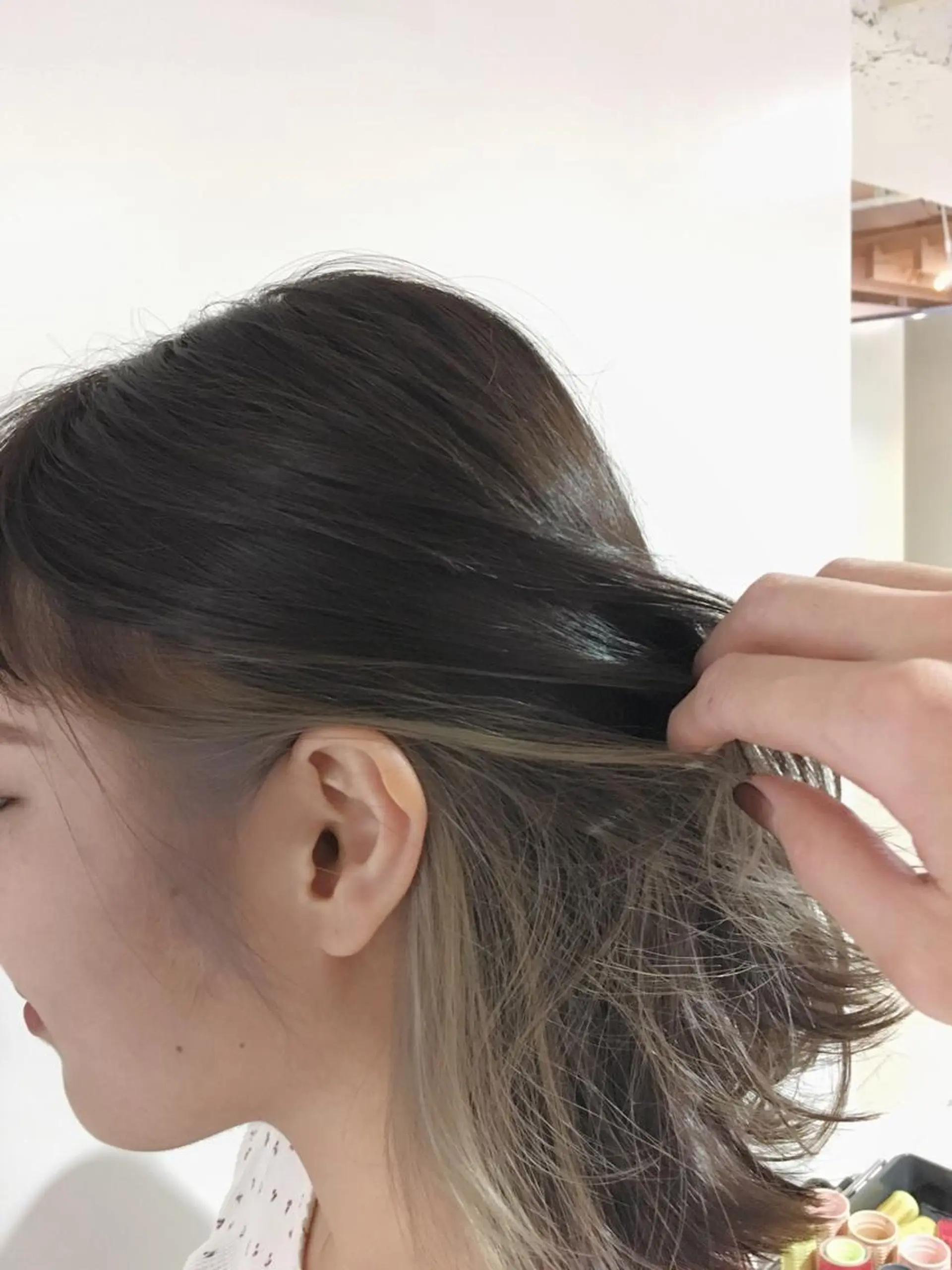 セミロング カラー インナーカラー ひらやま りょういちのヘアスタイル
