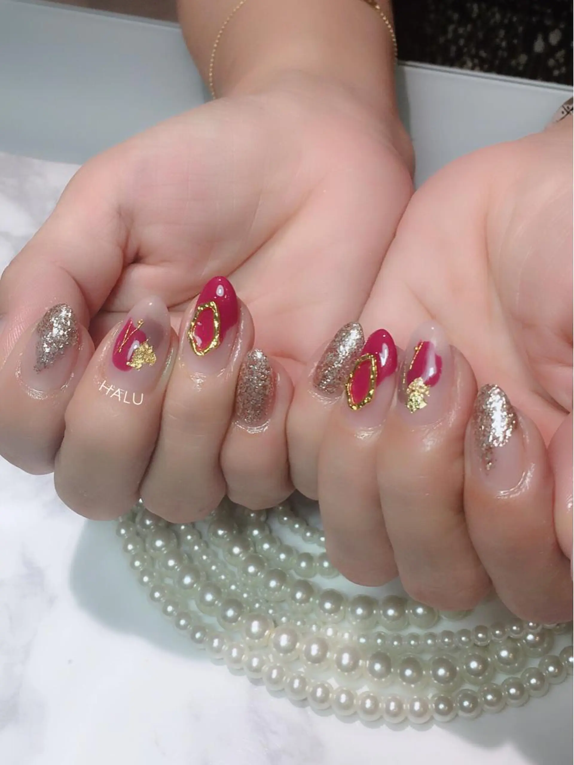 ネイル アートネイル ゴールド キラキラネイル 赤色 HALU ハルのネイルデザイン