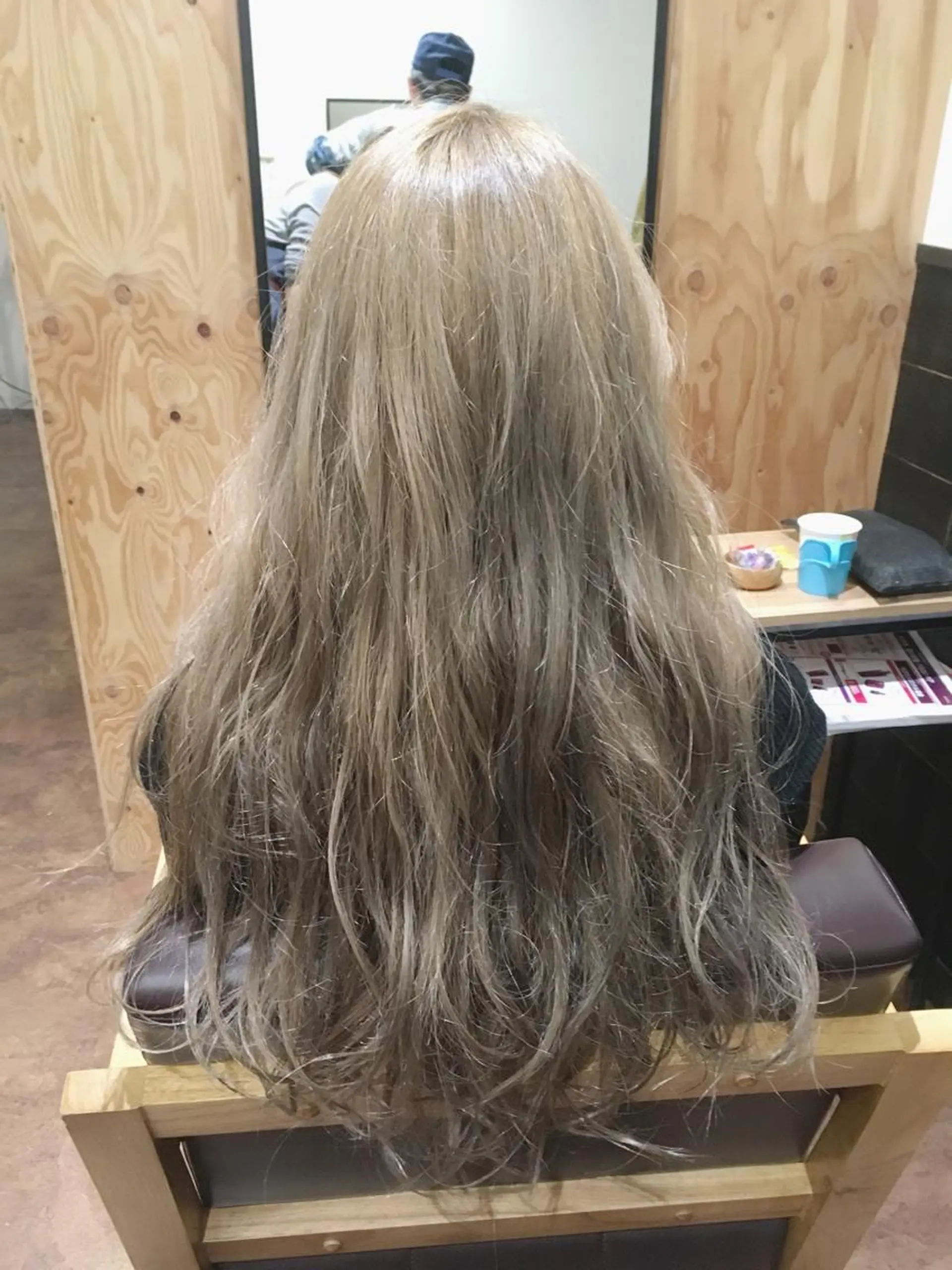 ロング カラー ヘアアレンジ 栗林 実莉のネイルデザイン