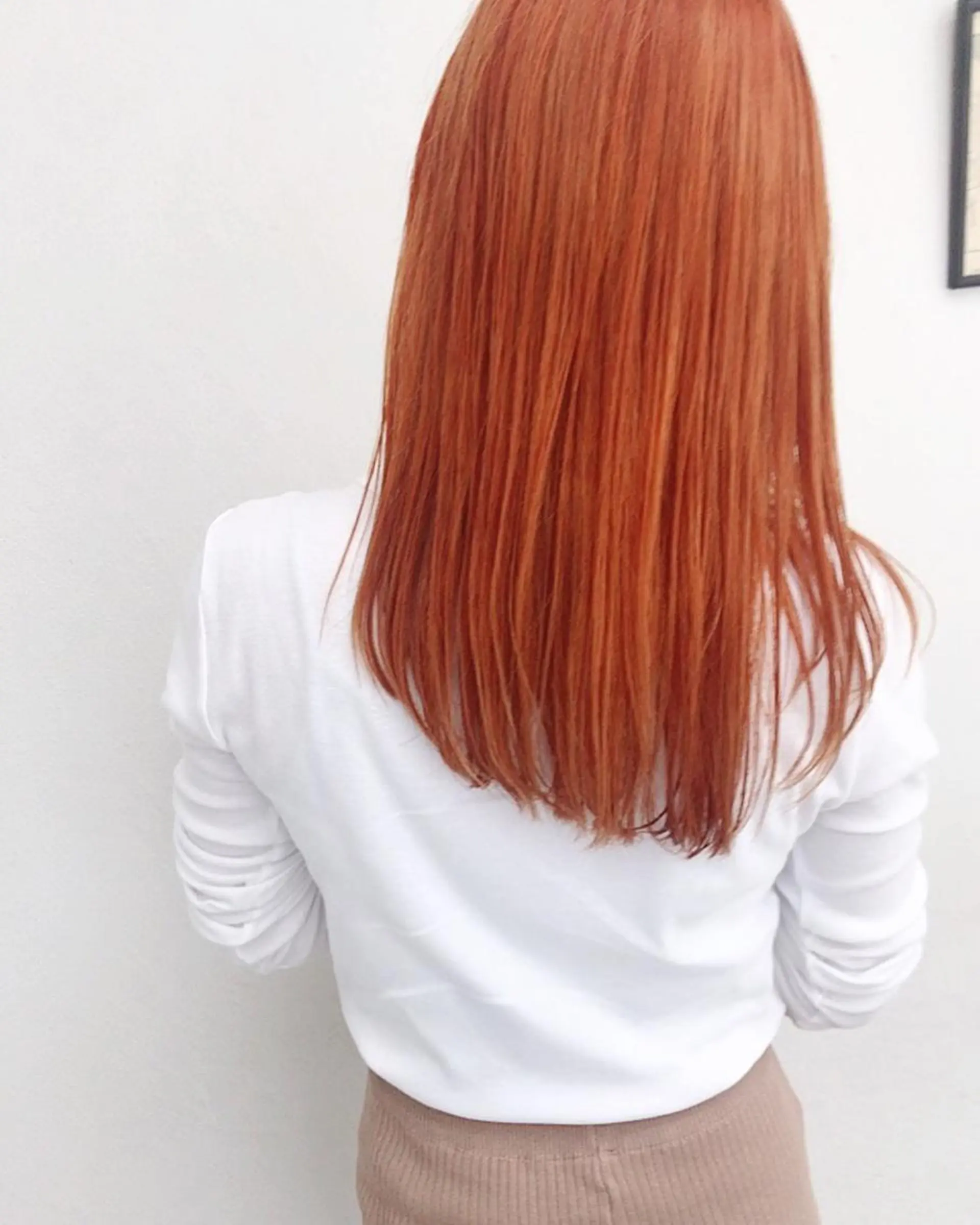 セミロング カラー オレンジ 岩田菜央 《武蔵小杉》のヘアスタイル