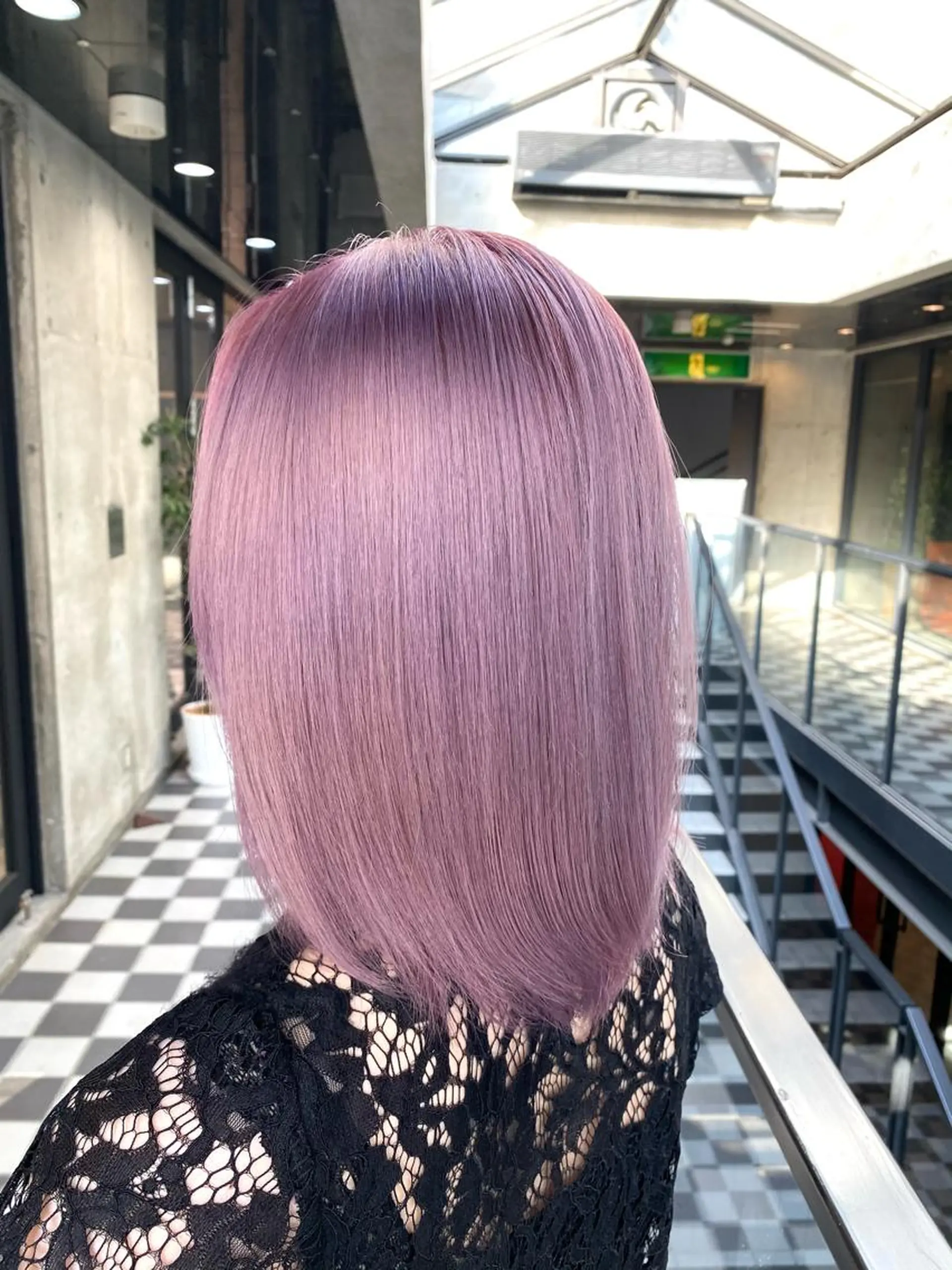 ミディアム カラー ブリーチ 透明感カラー ピンクカラー パープルカラー 小坂 麻綾のヘアスタイル