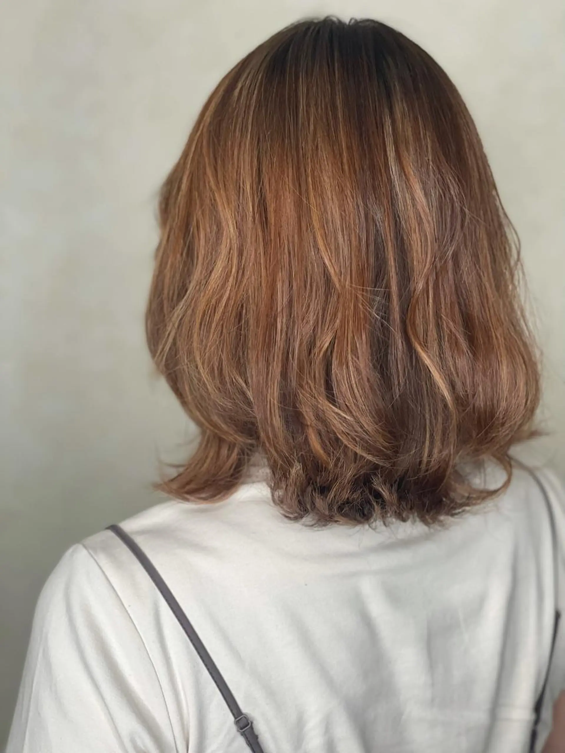ミディアム カラー 平田 怜のヘアスタイル
