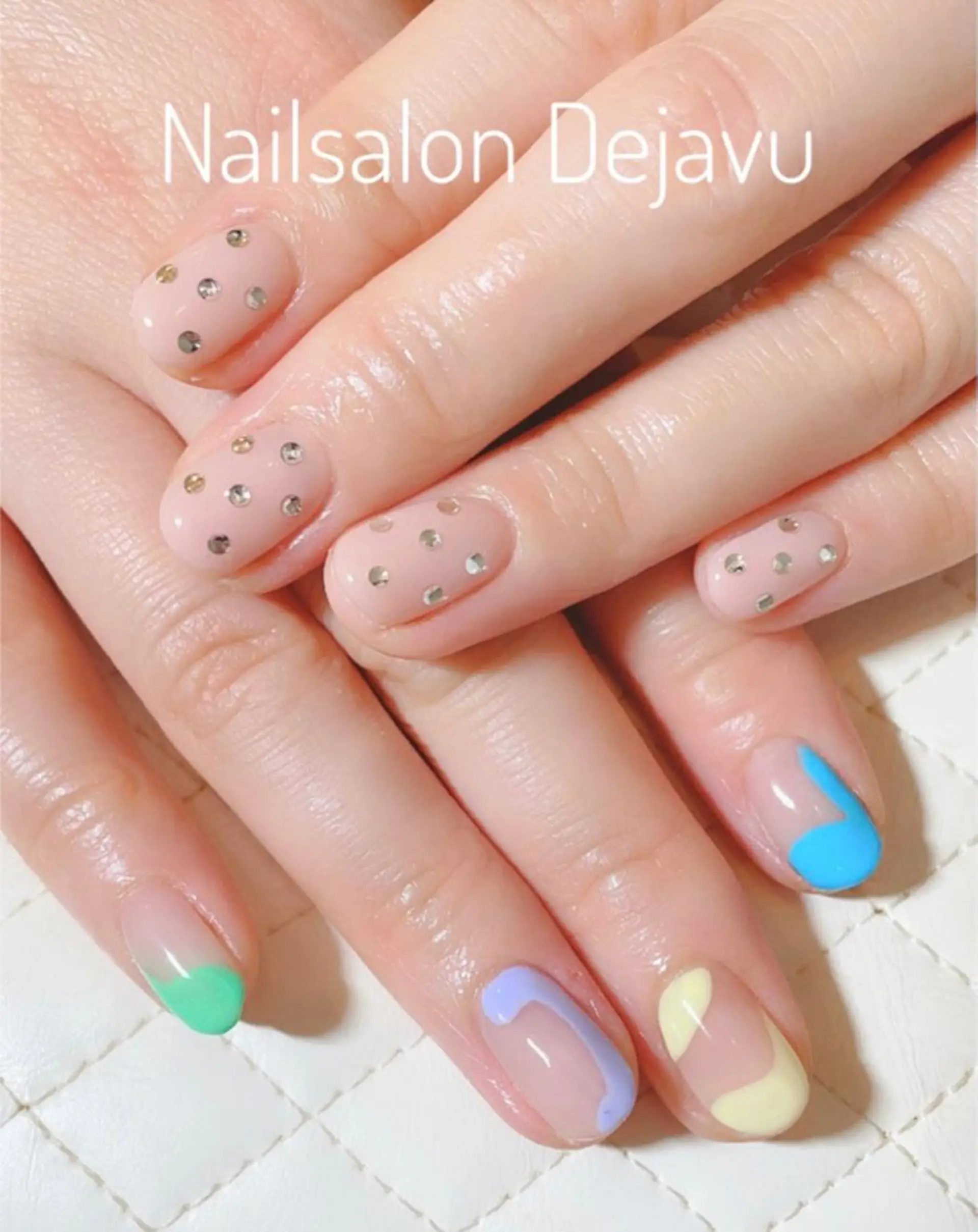 ネイル アートネイル クリアネイル 持ち込み ワンカラーネイル ストーンネイル Nail salon Dejavu 🌿のネイルデザイン