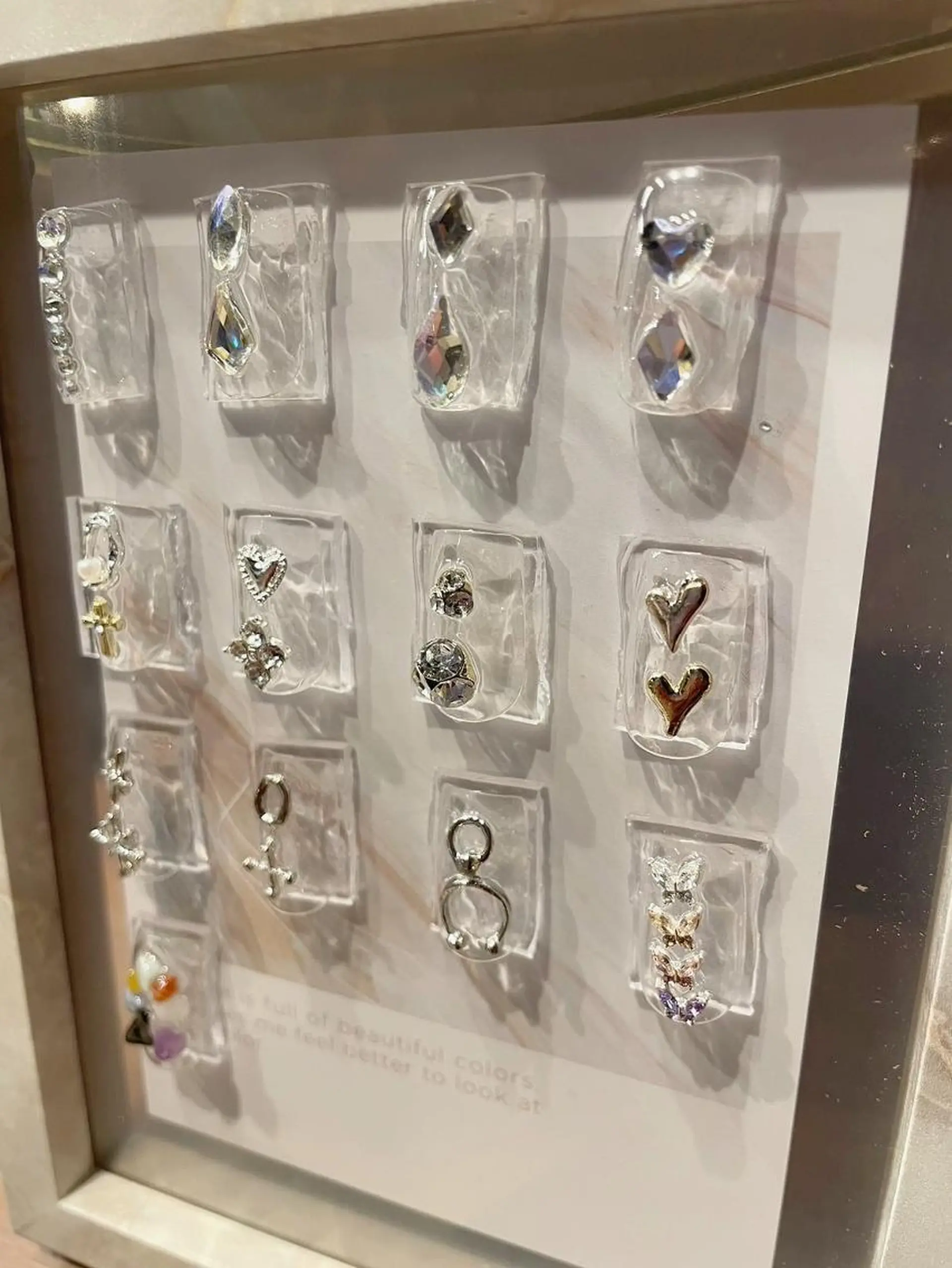 ネイル キラキラネイル リボン ワンホンネイル akiko Itoのネイルデザイン