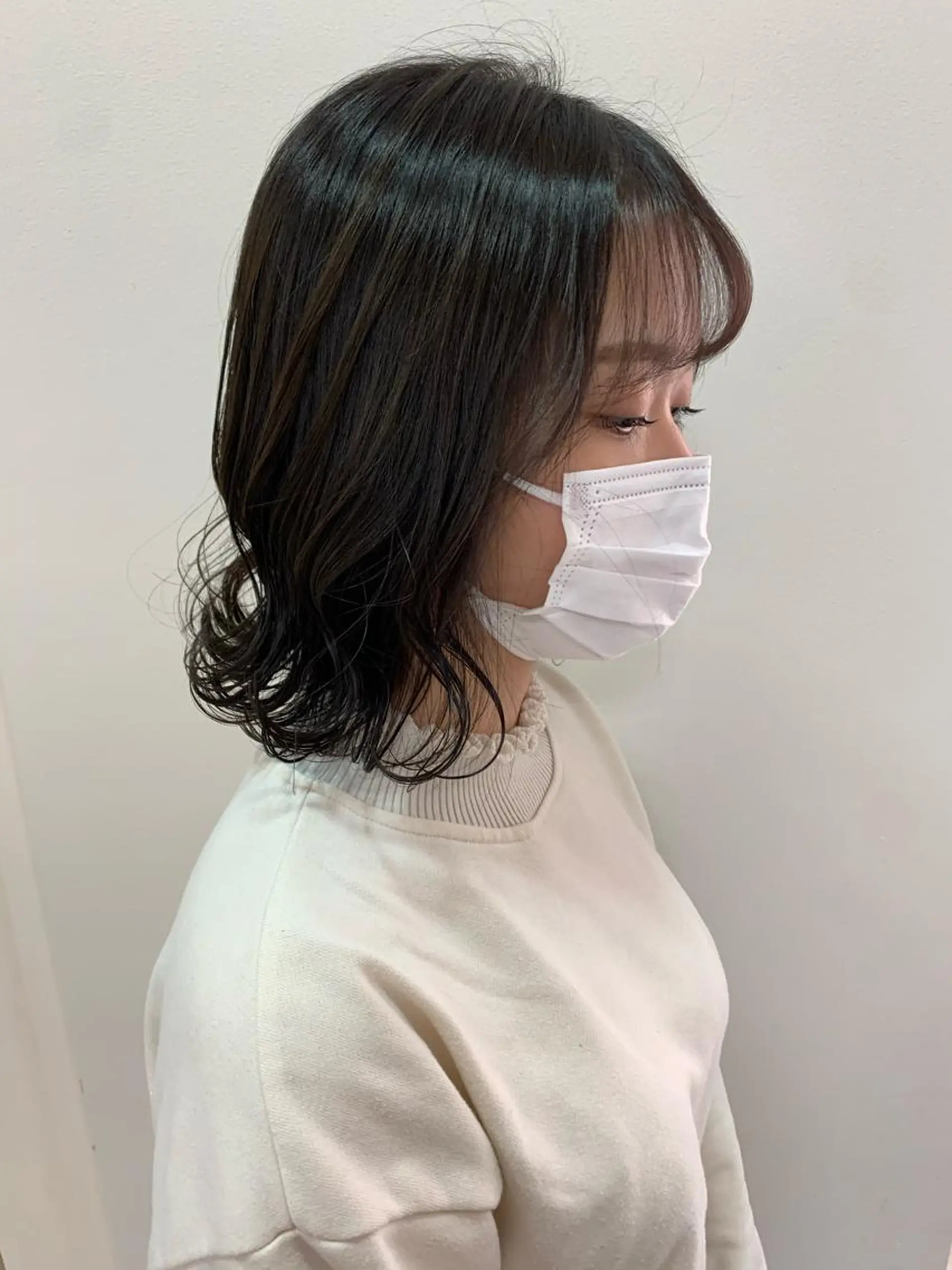 ミディアム カラー ヘアカラー トリートメント 顔まわりカット✄ ベージュカラー🧸のヘアスタイル