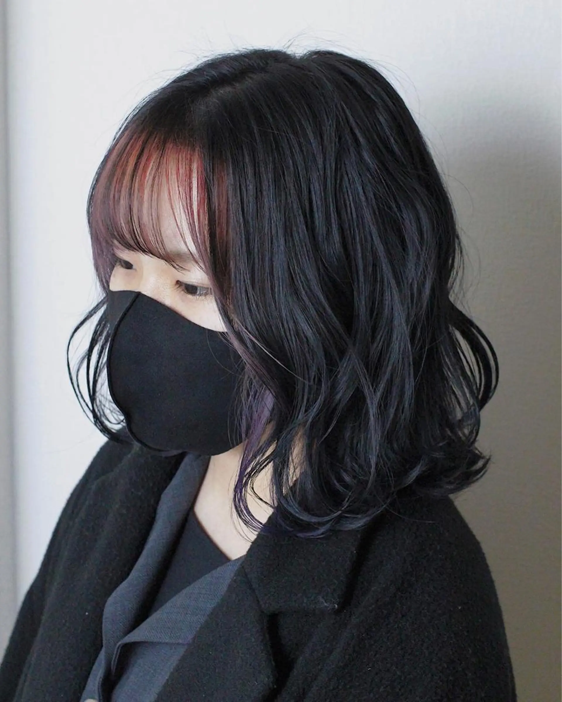 ミディアム カラー ミストバング  フェイスフレーミング ピンクカラー パープルカラー 外ハネヘア ヘアカラー 土居 正季のヘアスタイル