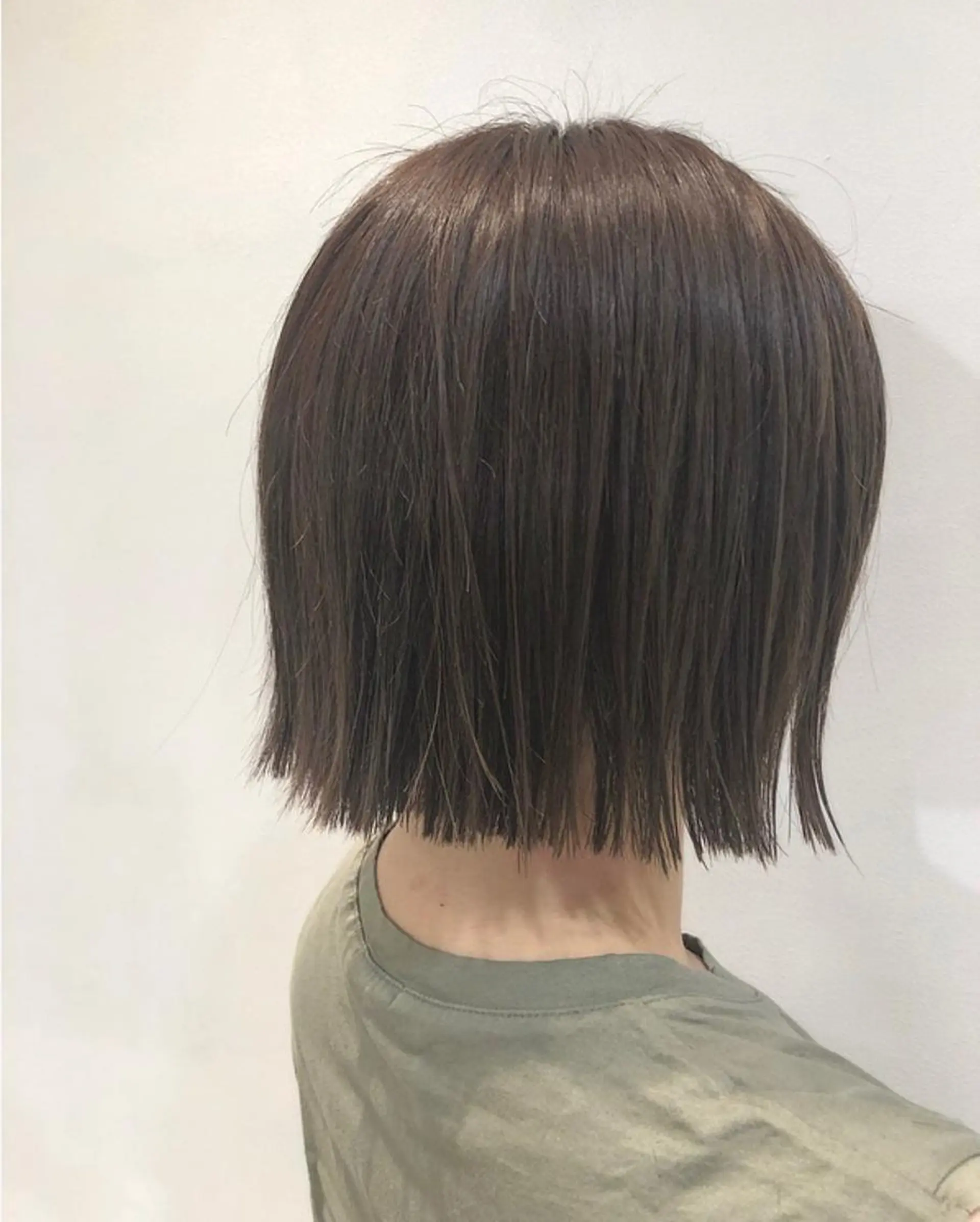 ショート 切りっぱなしボブ アッシュ ボブ 冨永 志穂の眉毛・アイブロウイメージ