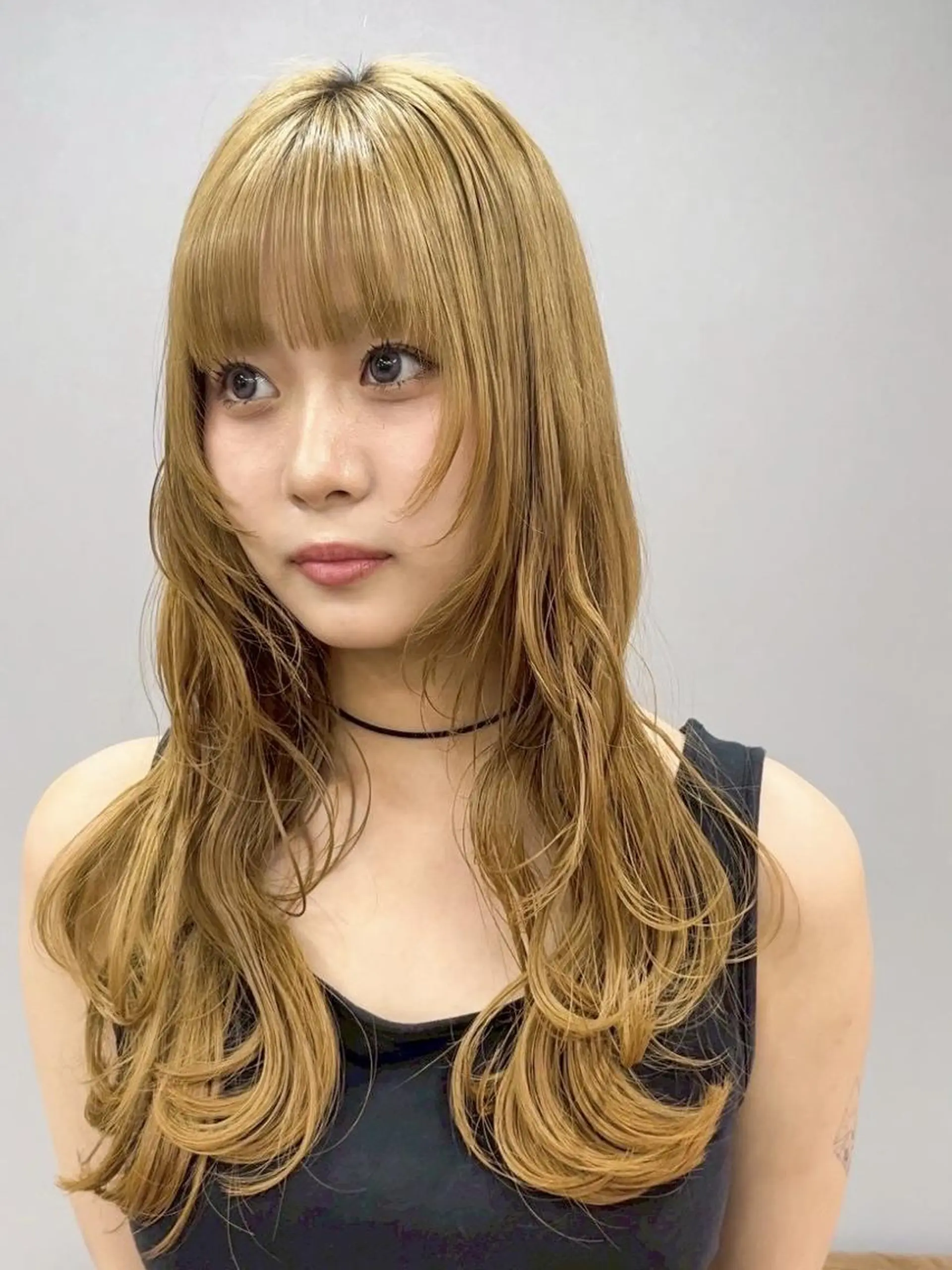 ロング カラー ハイトーンカラー レイヤーカット ロング 上重 晴輝 Recharme新保のヘアスタイル