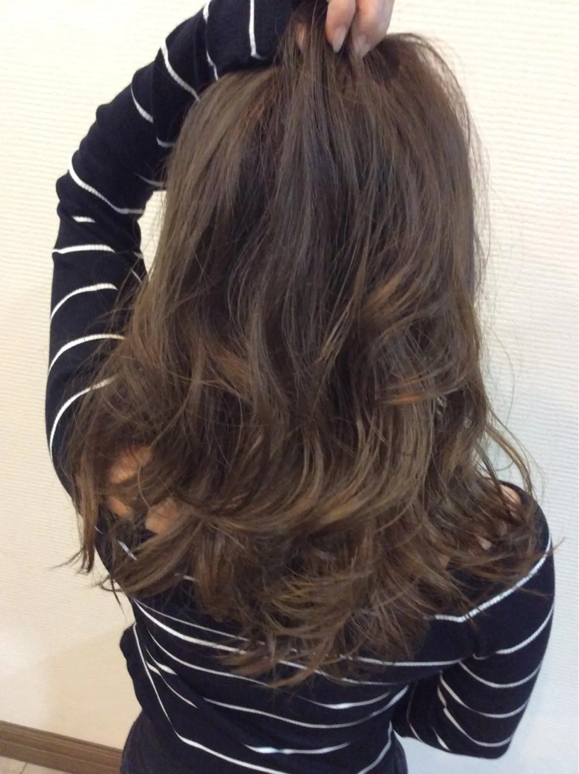 ロング カラー バレイヤージュ ベージュカラー イエローカラー レイヤーカット カット ヘアカラー トリートメント 日比 貴大/ minim hairのヘアスタイル