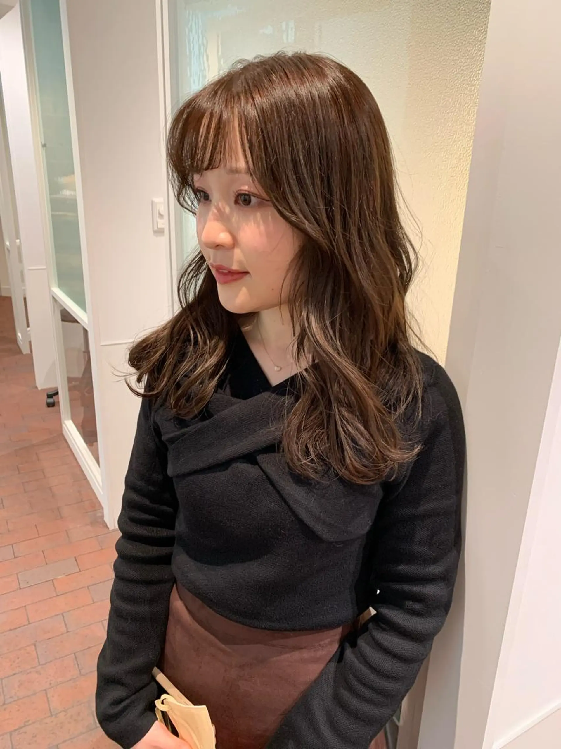 セミロング カラー ベージュカラー ブリーチ ブリーチなしカラー カット ヘアカラー トリートメント 片岡 由依のヘアスタイル