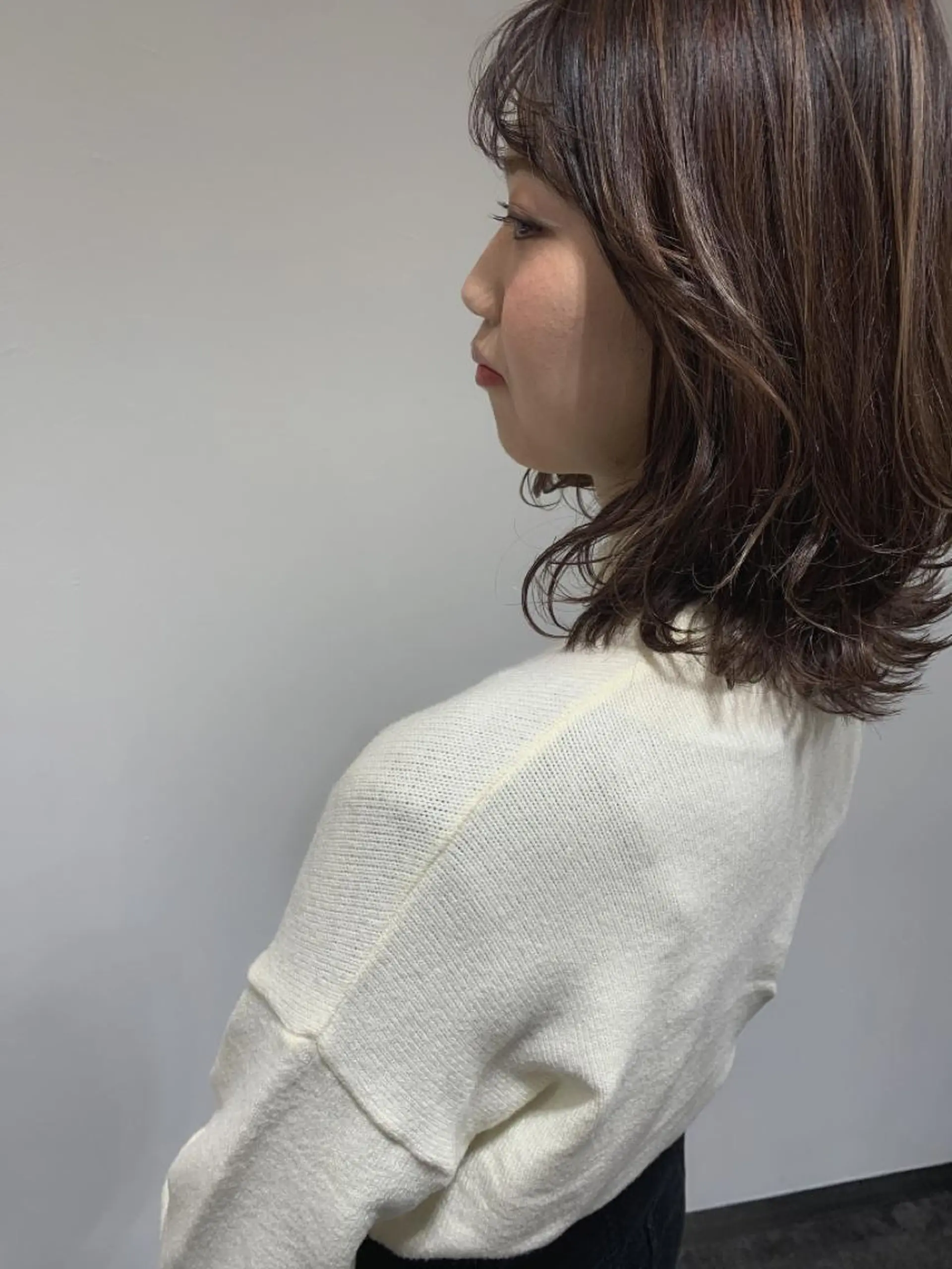 ミディアム カラー 齊藤 衣梨佳のヘアスタイル