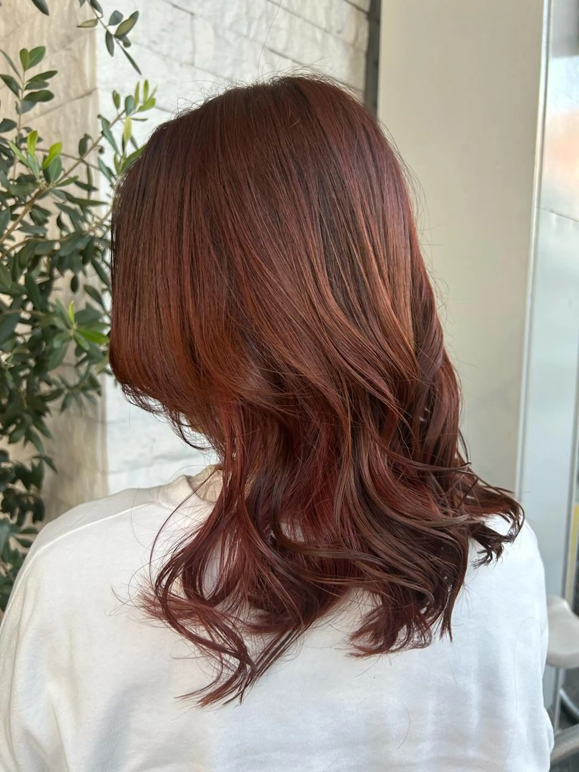 ミディアム カラー 川﨑 真歩のヘアスタイル