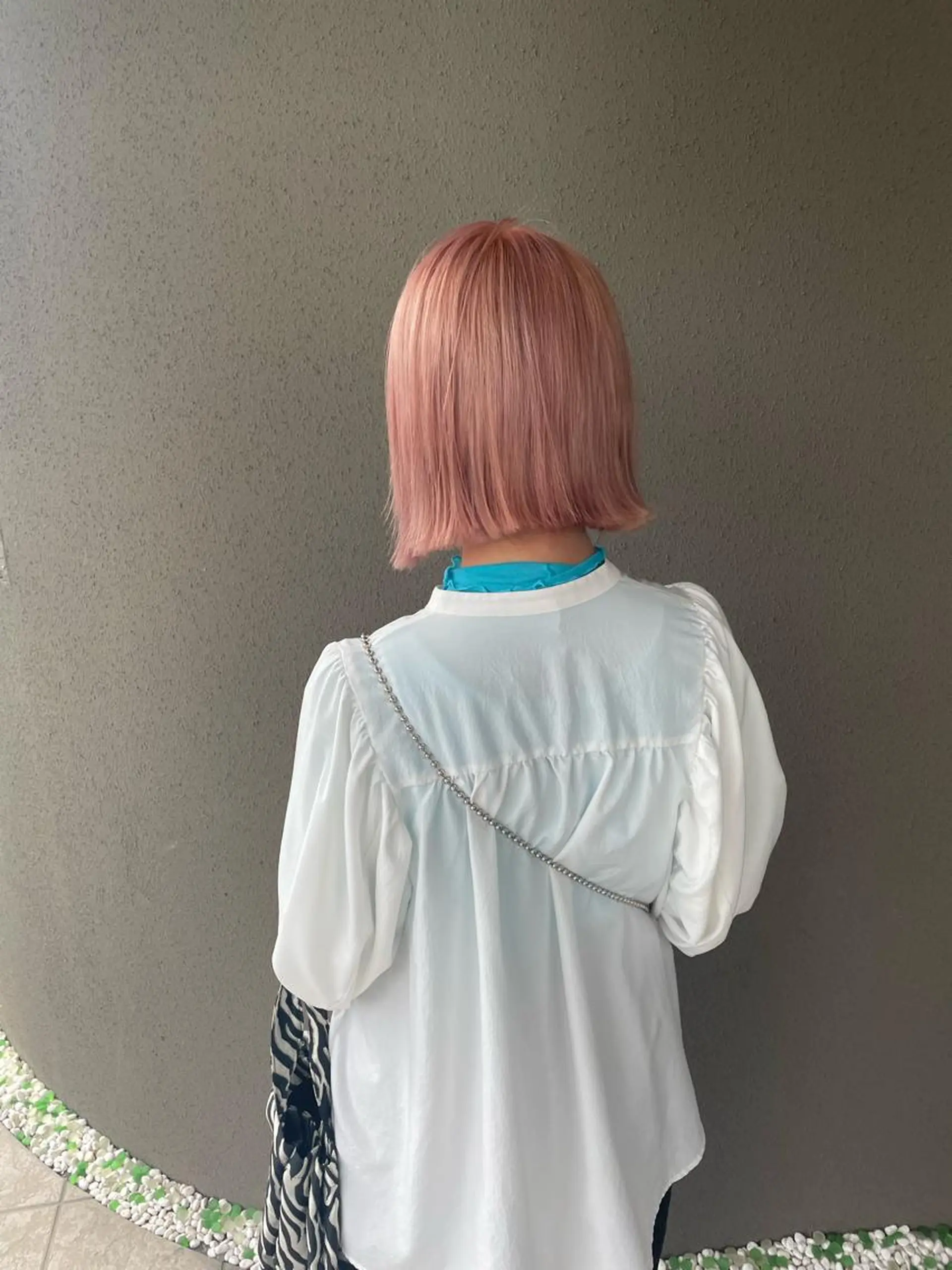 ミディアム カラー 切りっぱなしボブ ピンクカラー ボブ ヘアカラー 山本 愛永のヘアスタイル