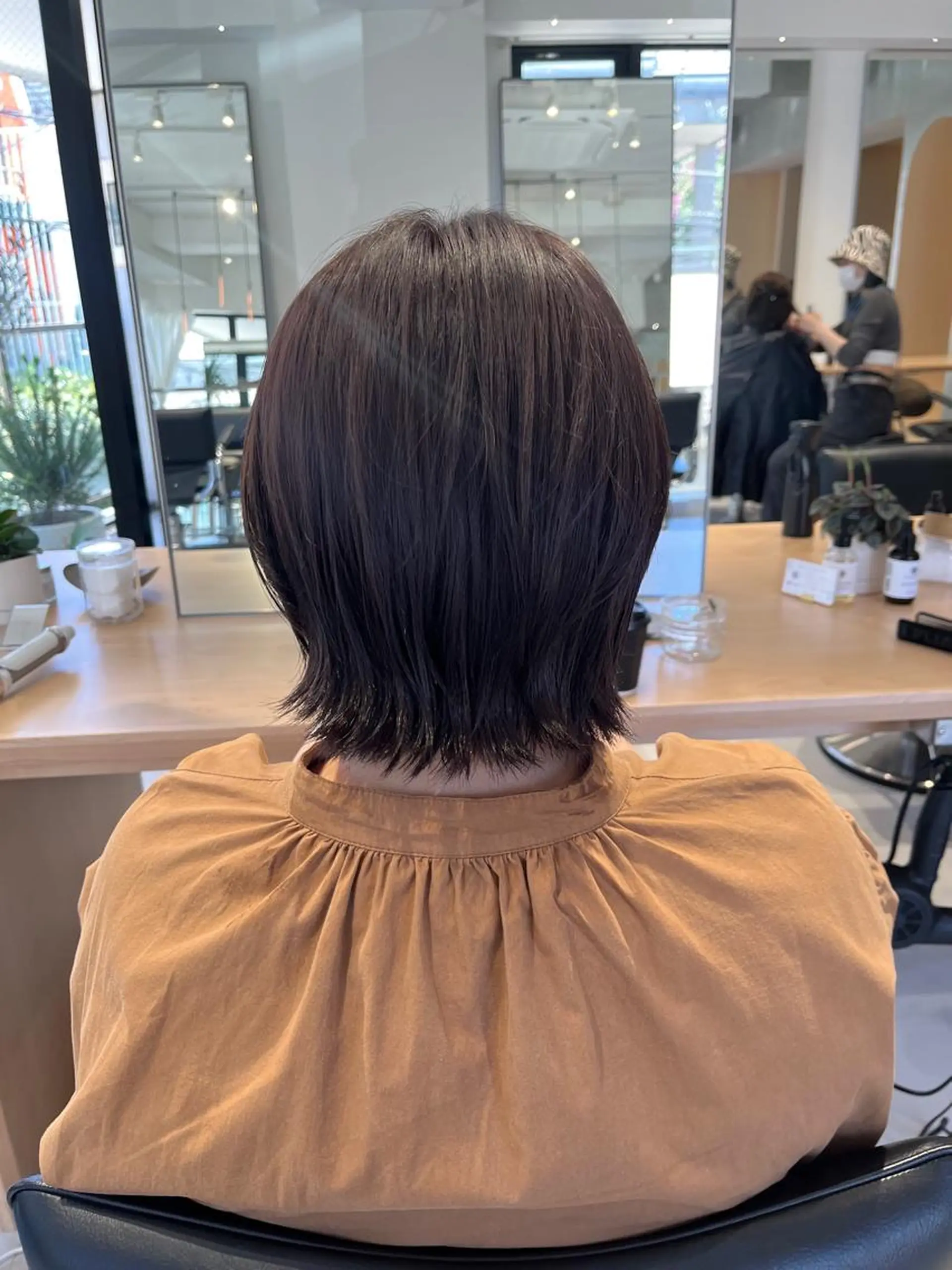 ショート カラー ナミ🩶暗髪/暖色 ❤️/透明感/縮毛のヘアスタイル